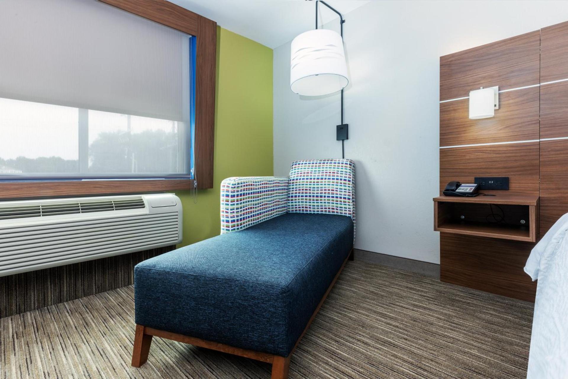 Holiday Inn Express & Suites Lafayette South by IHG photo 49