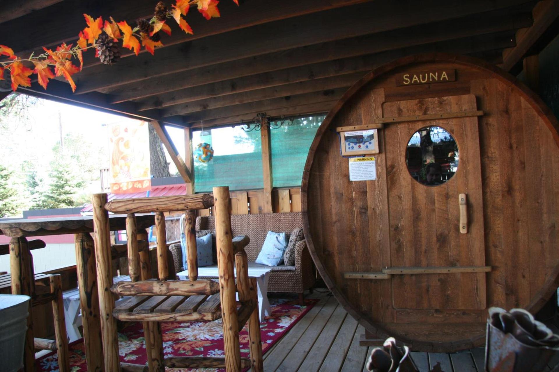 Sitzmark Chalet Inn photo 64