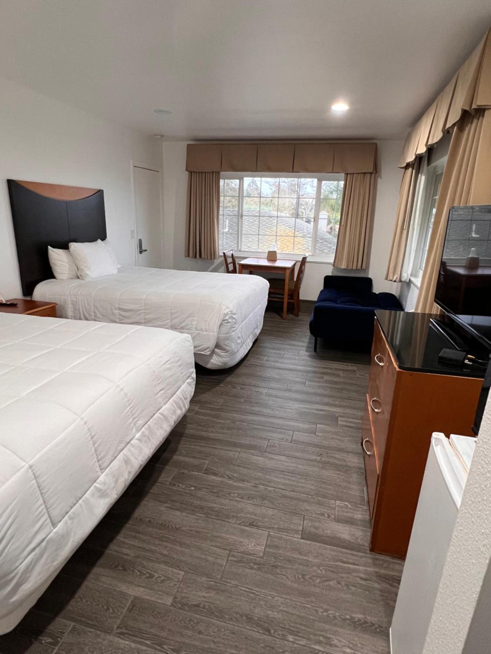 Town and Country Inn photo 33