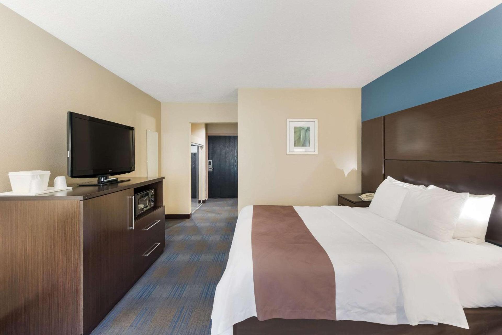 Quality Inn Upper Sandusky photo 11