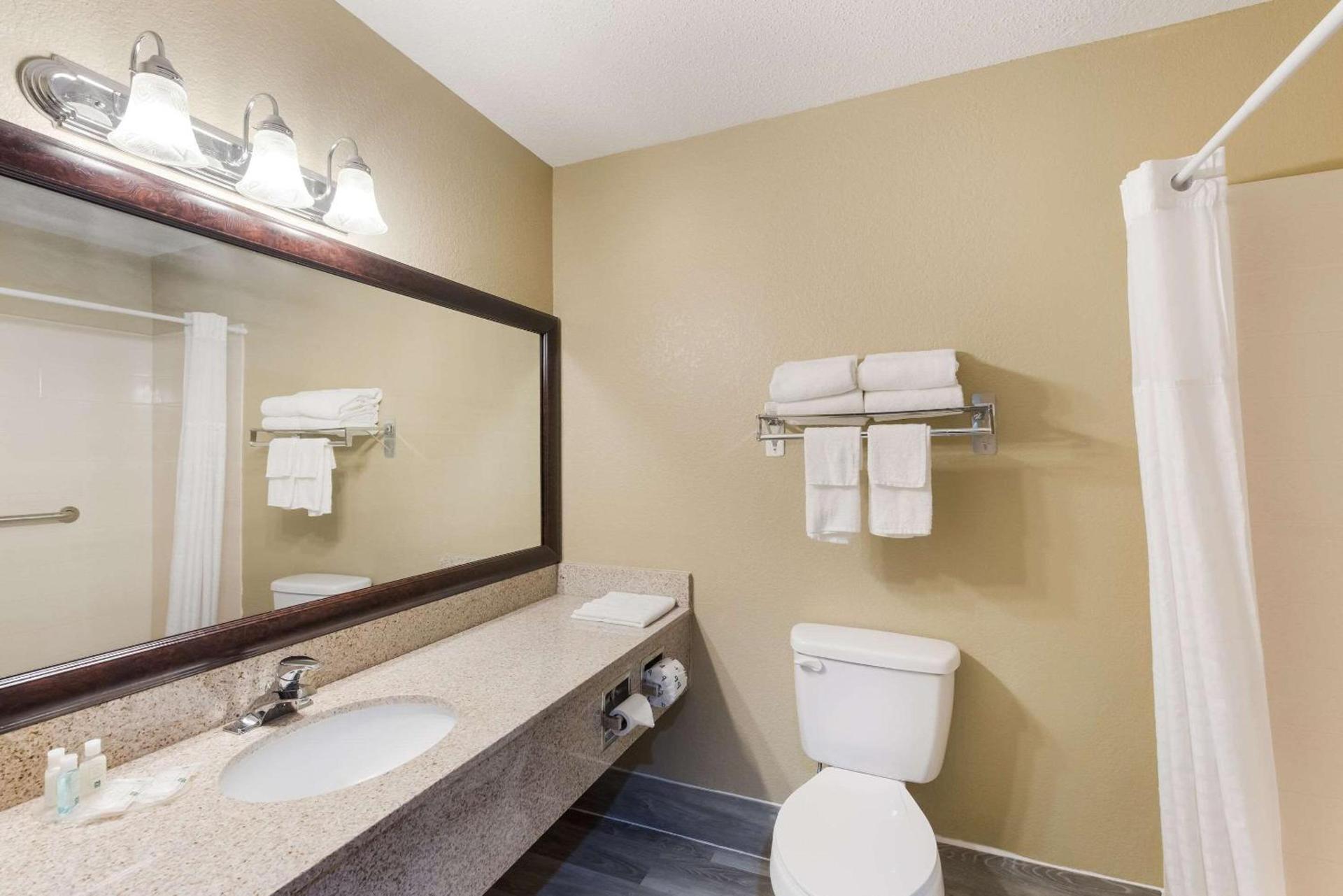 Quality Inn Upper Sandusky photo 19