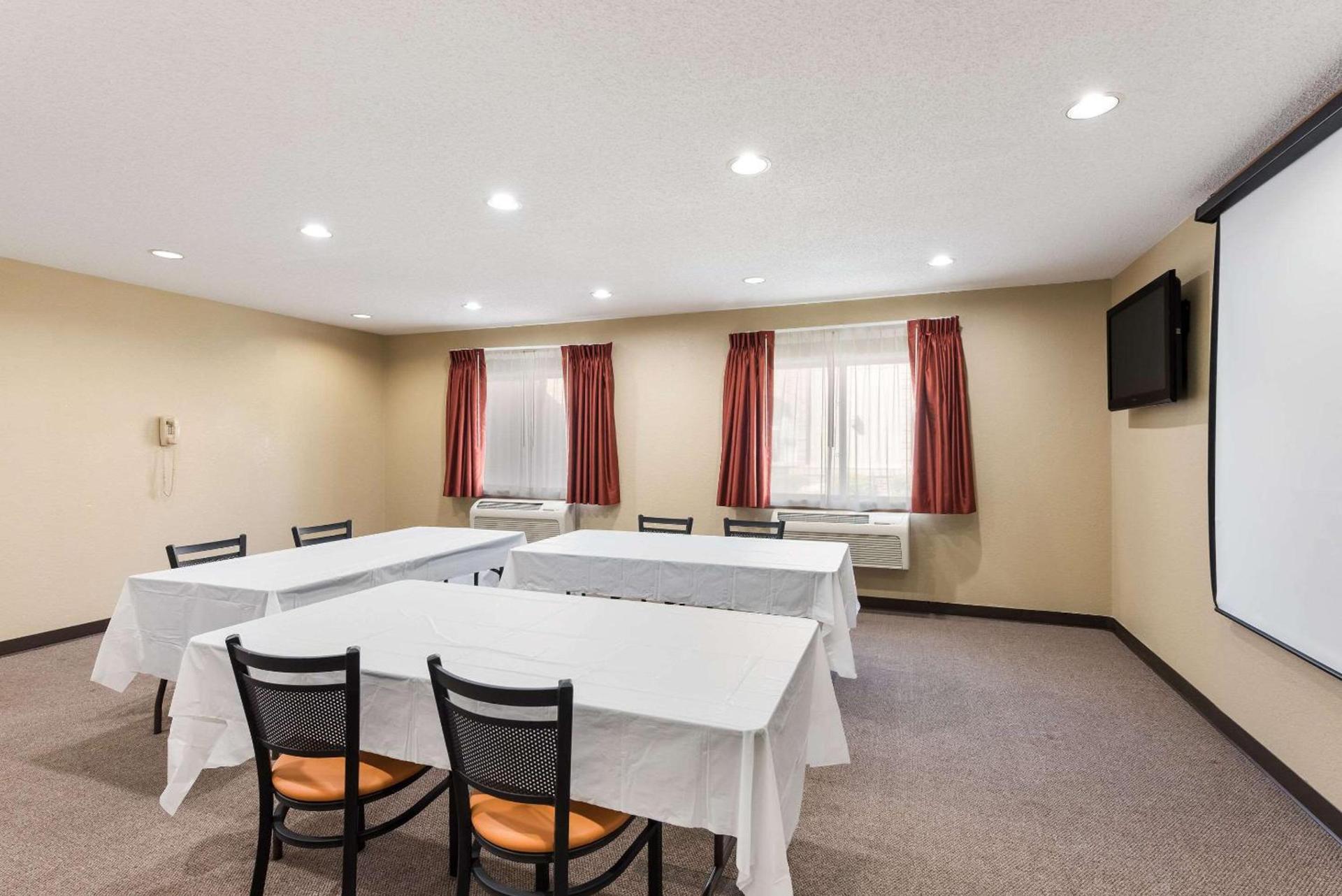 Quality Inn Upper Sandusky photo 30