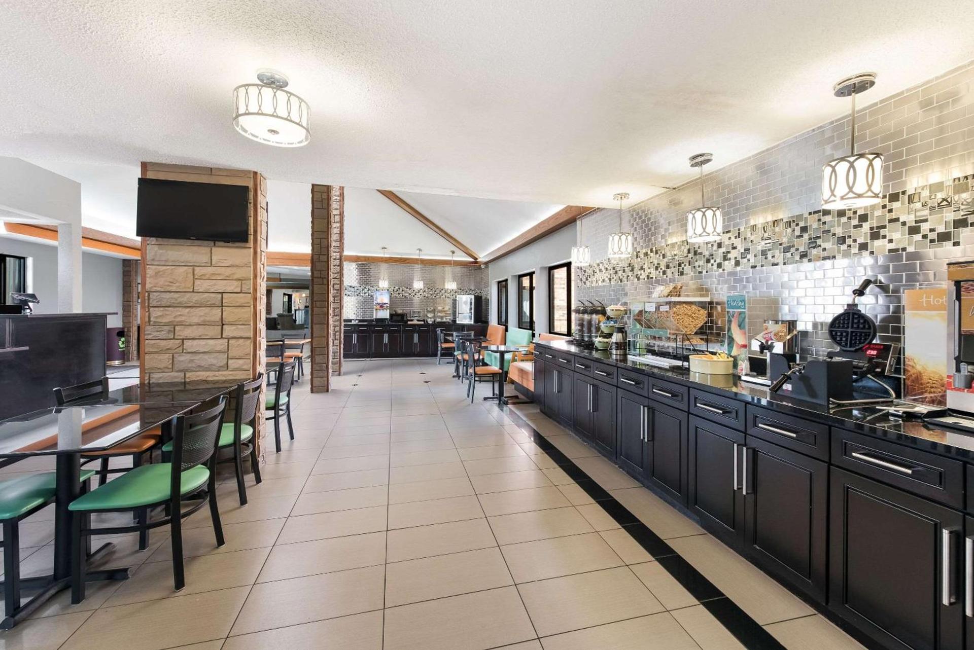 Quality Inn Upper Sandusky photo 33