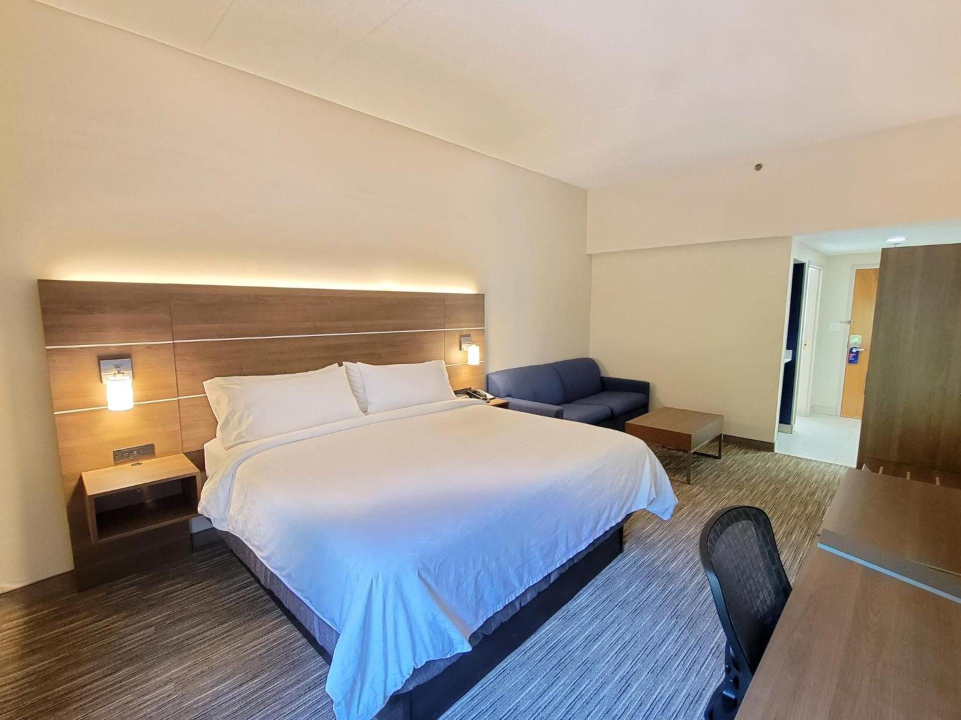 Holiday Inn Express Edgewood-Aberdeen-Bel Air photo 38