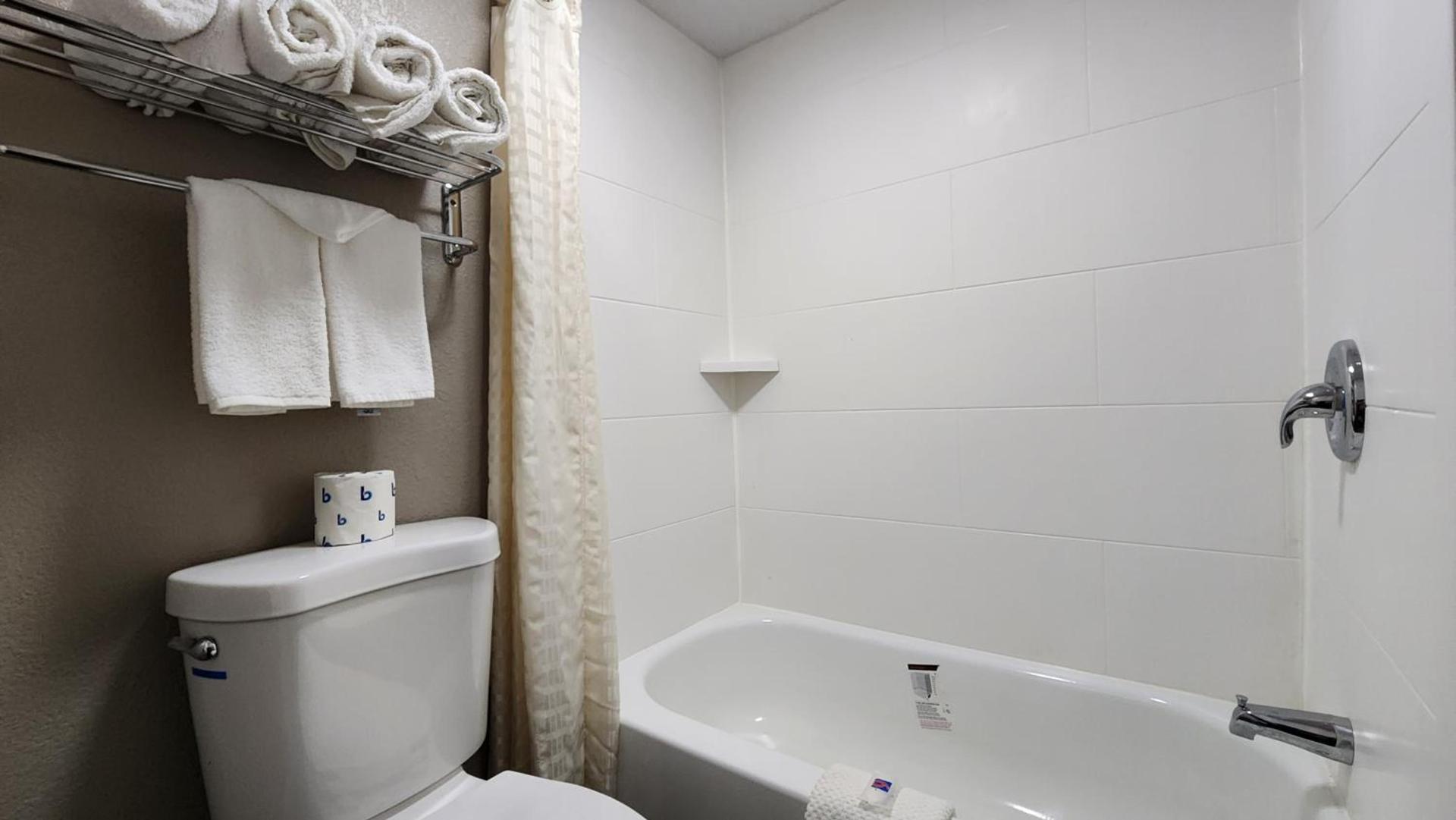 Motel 6 Columbus OH - OSU North photo 29
