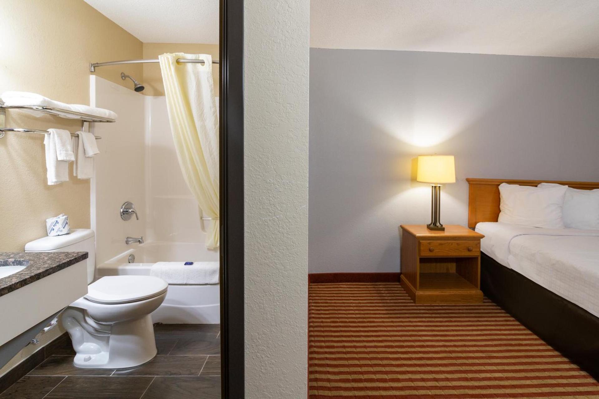 Americas Best Value Inn Fargo photo 28