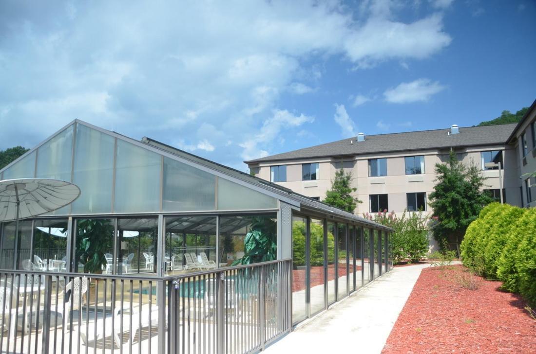Smoky Mountain Inn & Suites photo 10