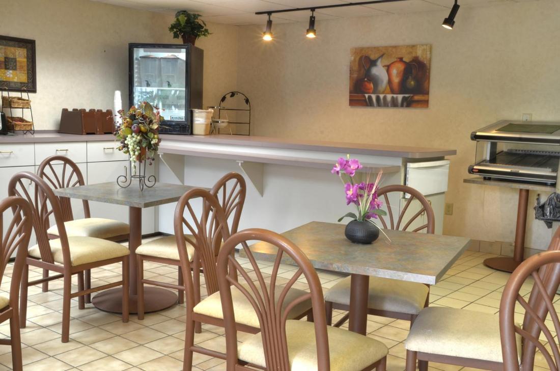 Smoky Mountain Inn & Suites photo 9