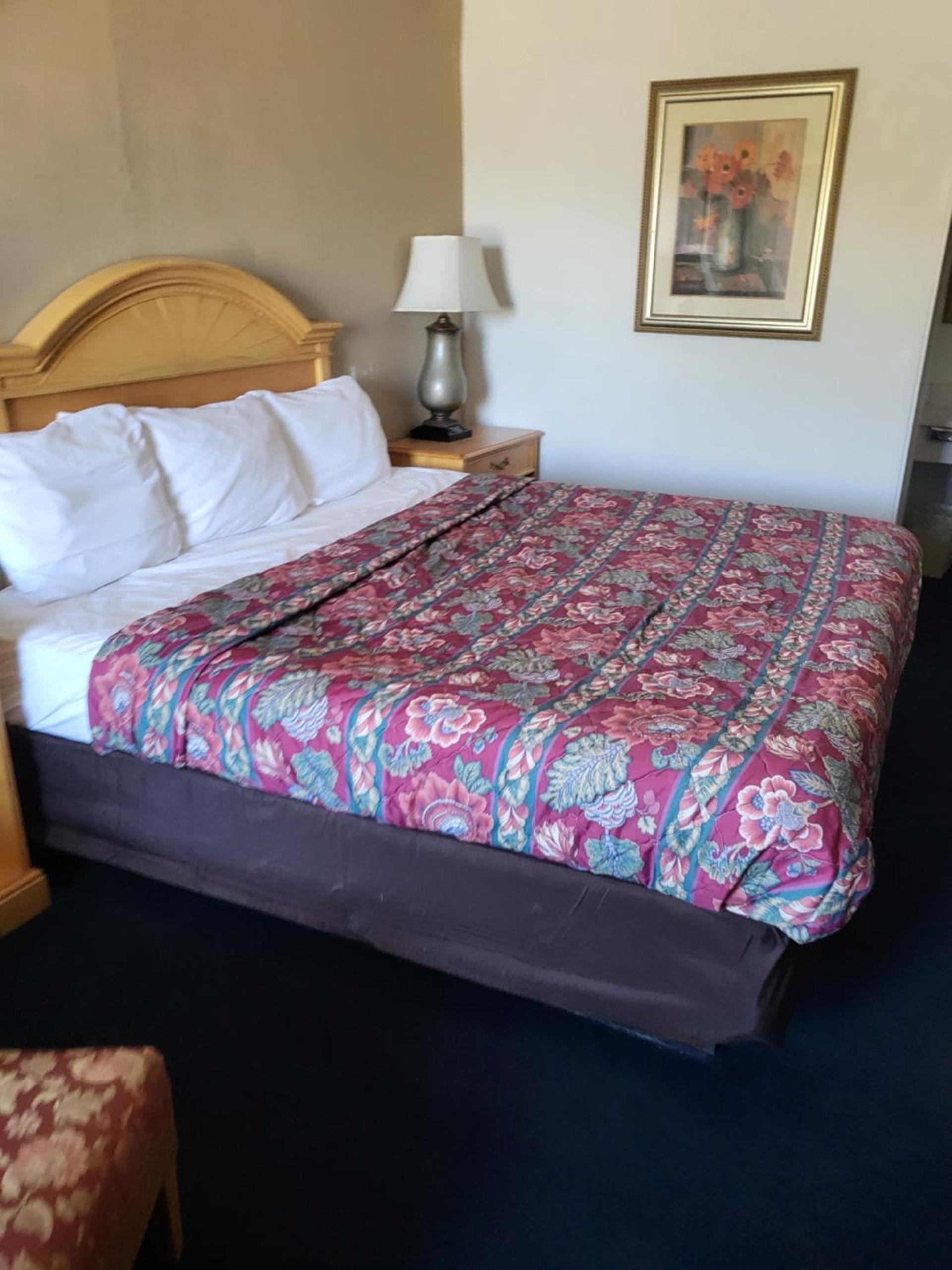 Rodeway Inn Brazil photo 36