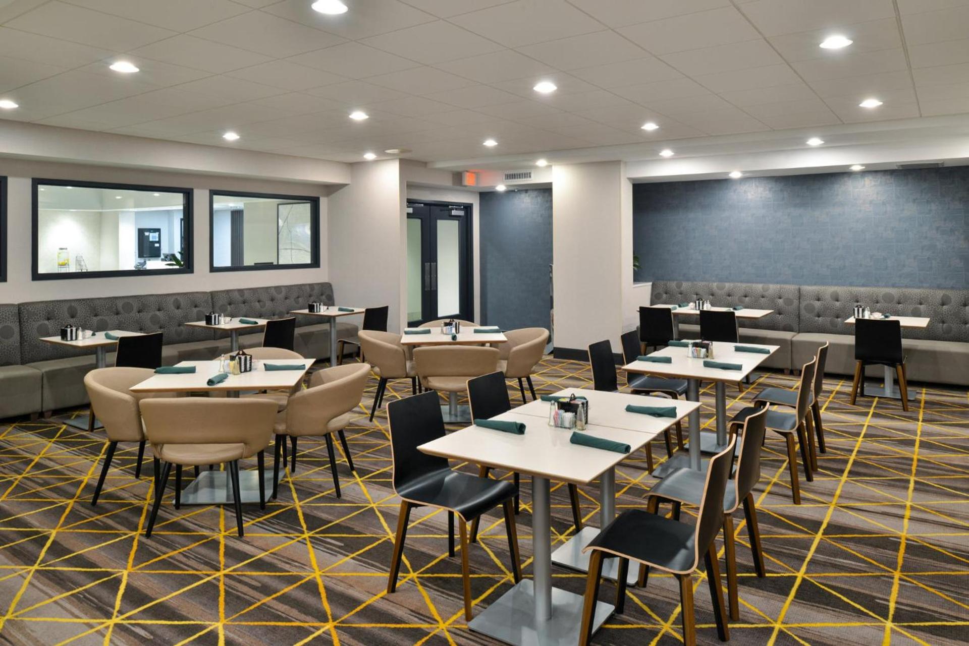 Holiday Inn Hotel & Suites Overland Park-Convention Center by IHG photo 42