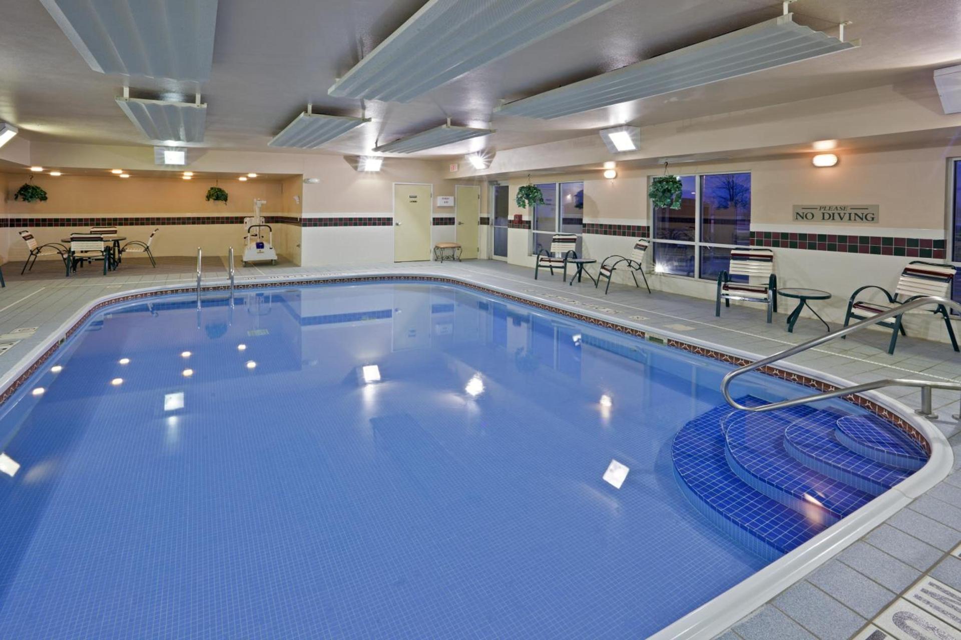 Country Inn & Suites by Radisson, Marion, OH photo 24