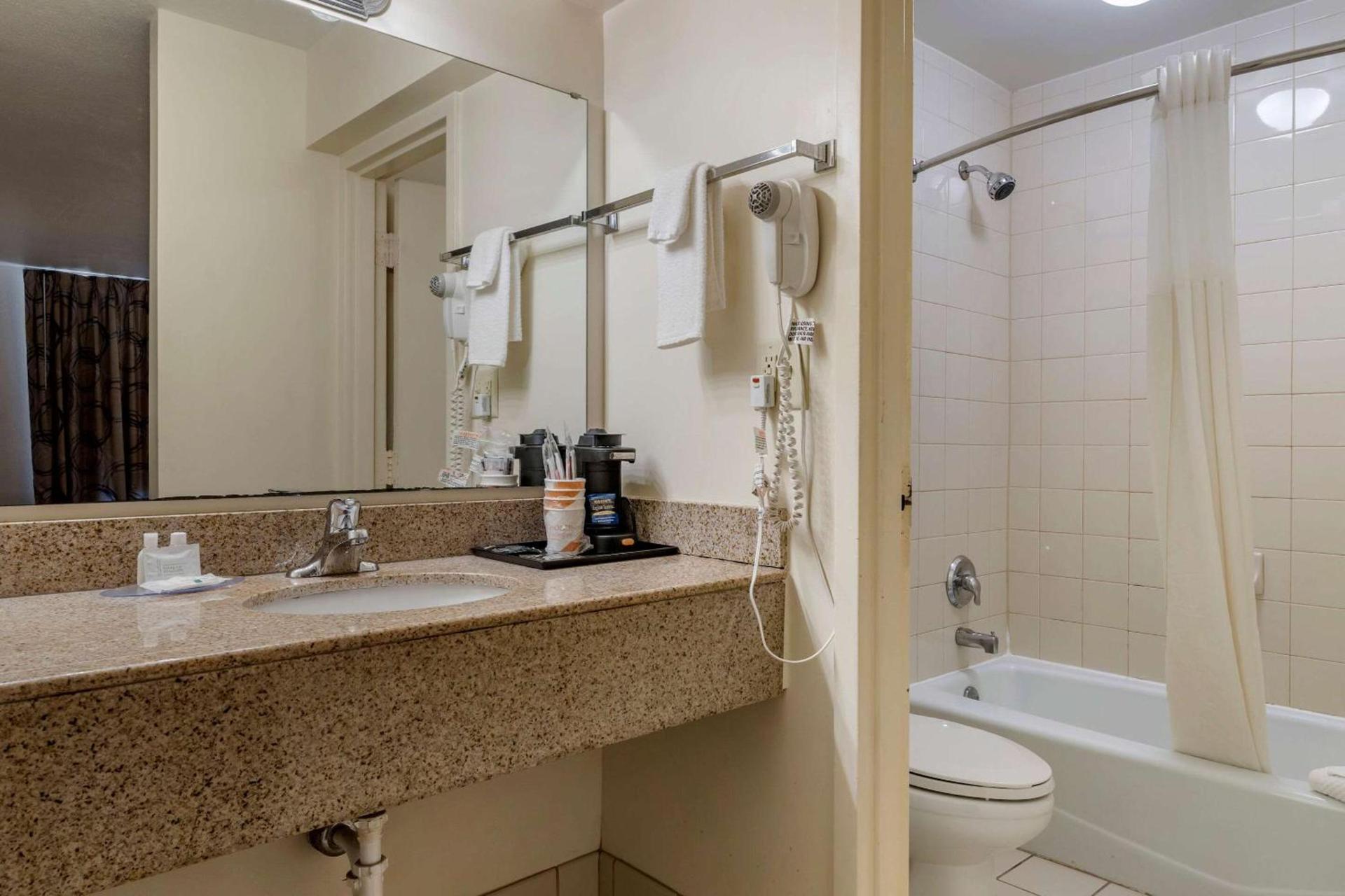 Quality Inn At Town Center photo 21