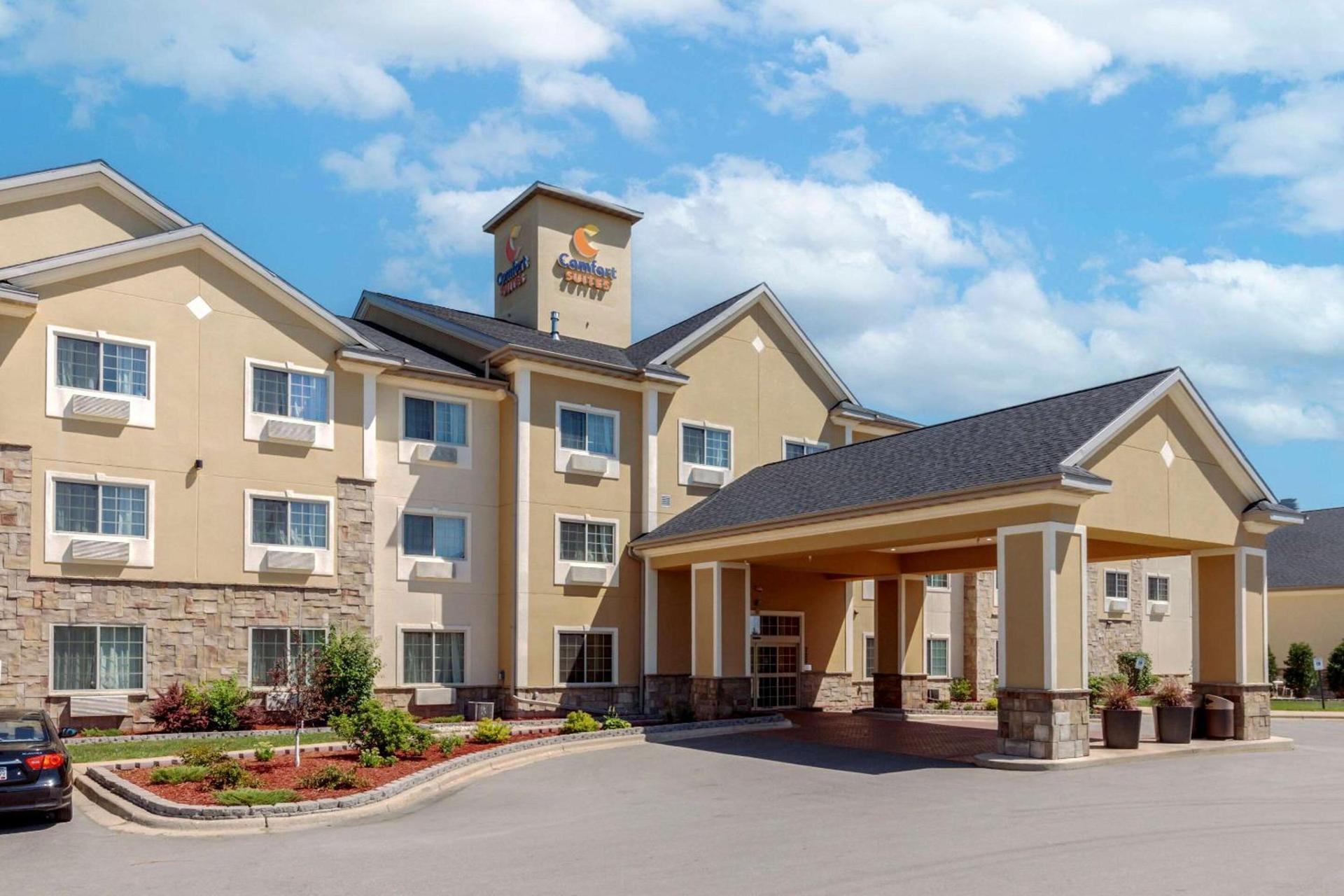 Comfort Suites Johnson Creek Conference Center photo 1