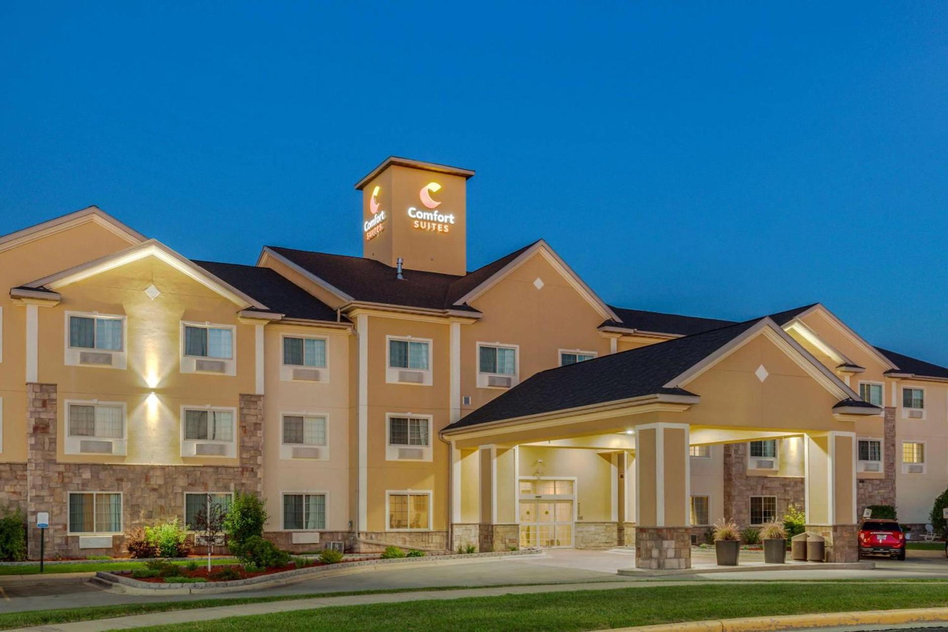 Comfort Suites Johnson Creek Conference Center photo 2