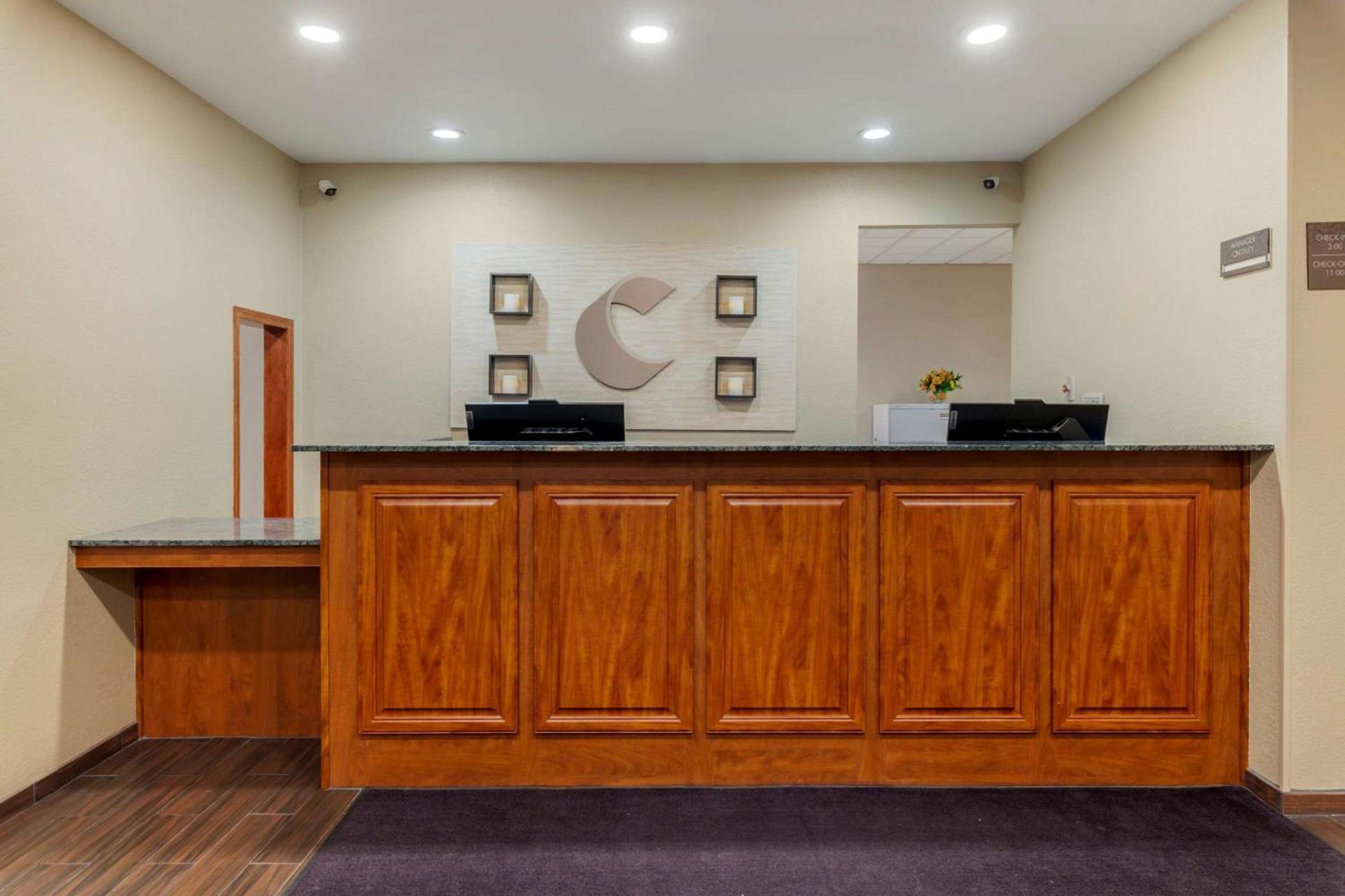 Comfort Suites Johnson Creek Conference Center photo 8
