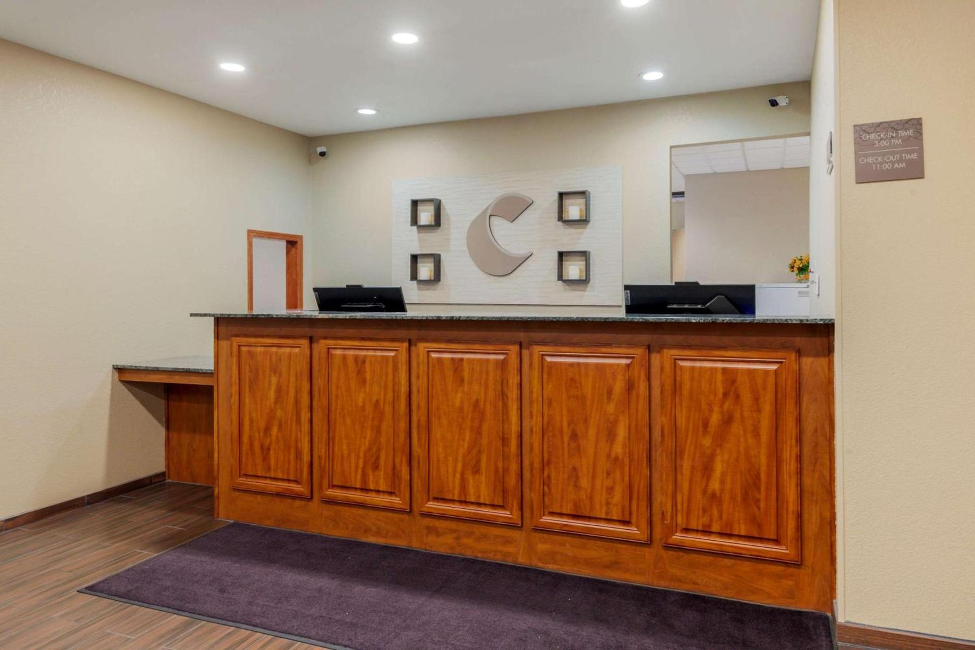 Comfort Suites Johnson Creek Conference Center photo 9