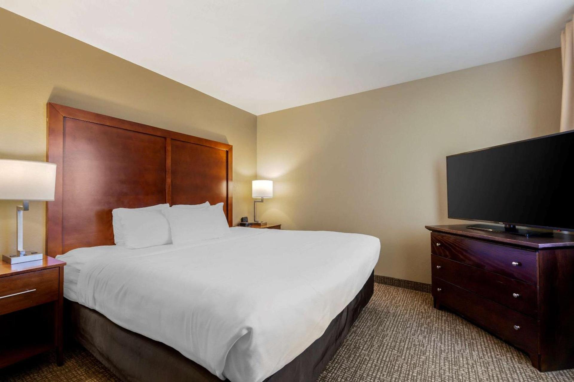Comfort Suites Johnson Creek Conference Center photo 15