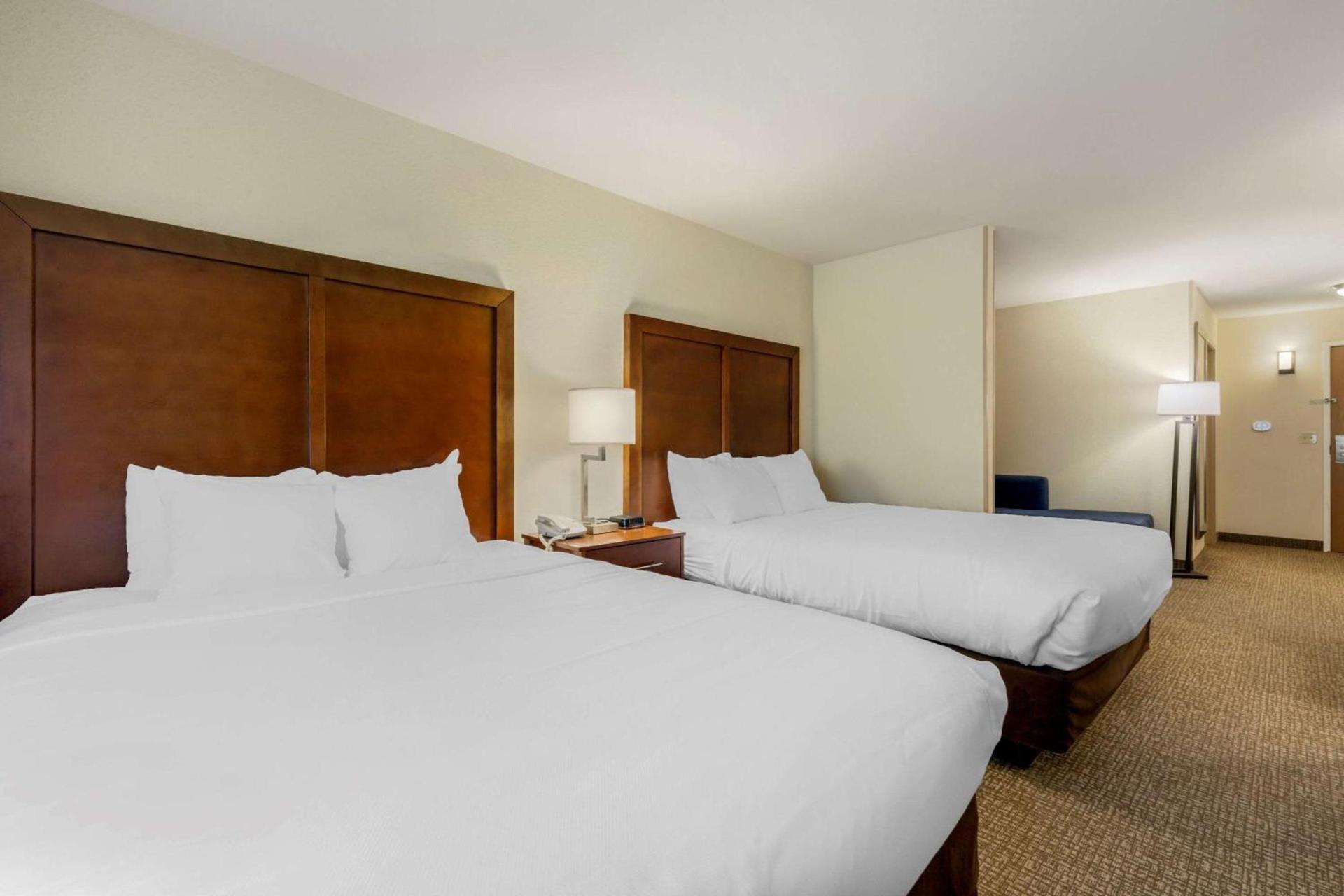 Comfort Suites Johnson Creek Conference Center photo 18