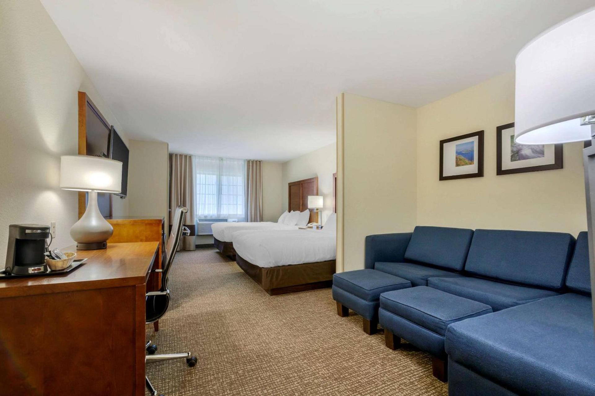 Comfort Suites Johnson Creek Conference Center photo 19