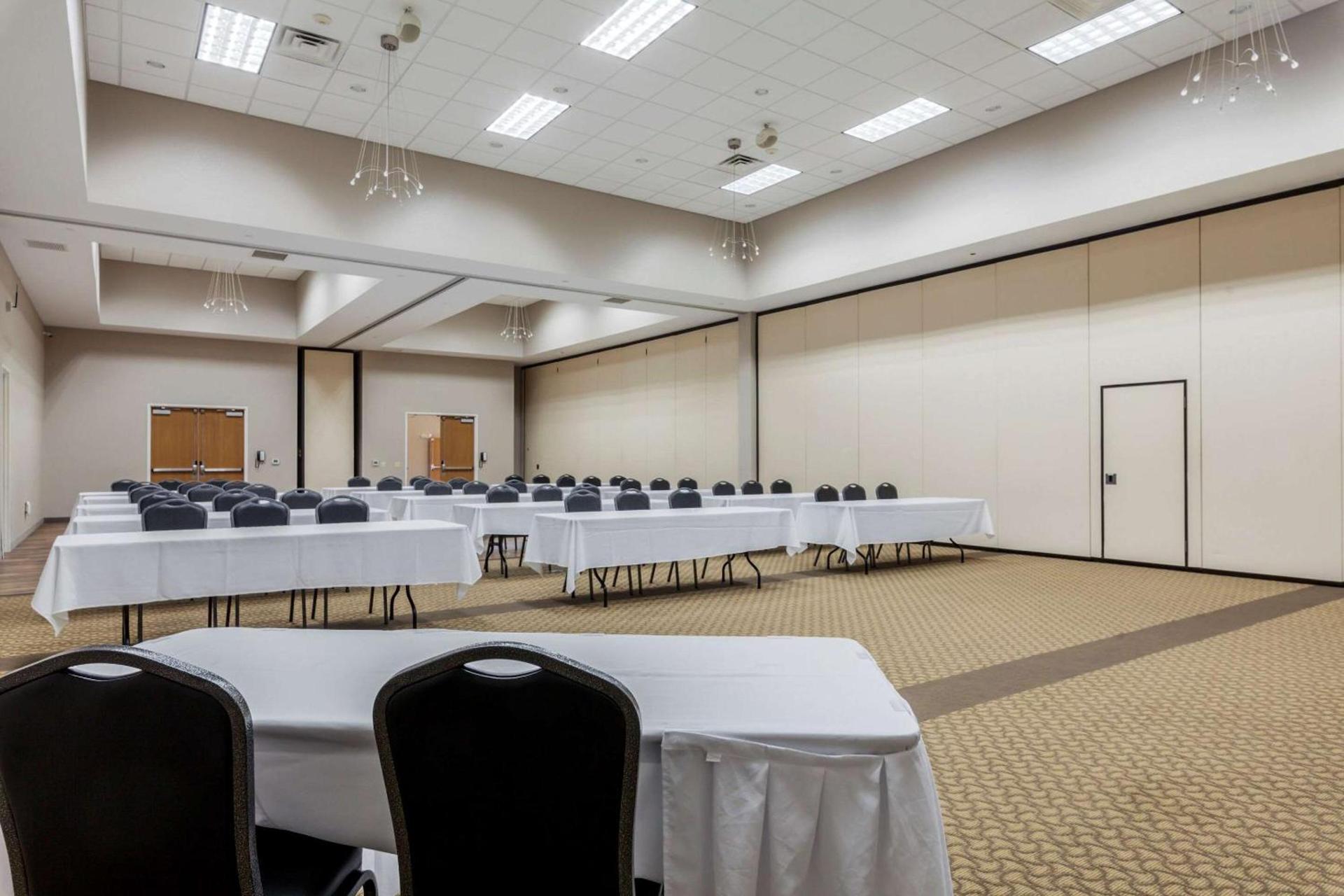 Comfort Suites Johnson Creek Conference Center photo 34