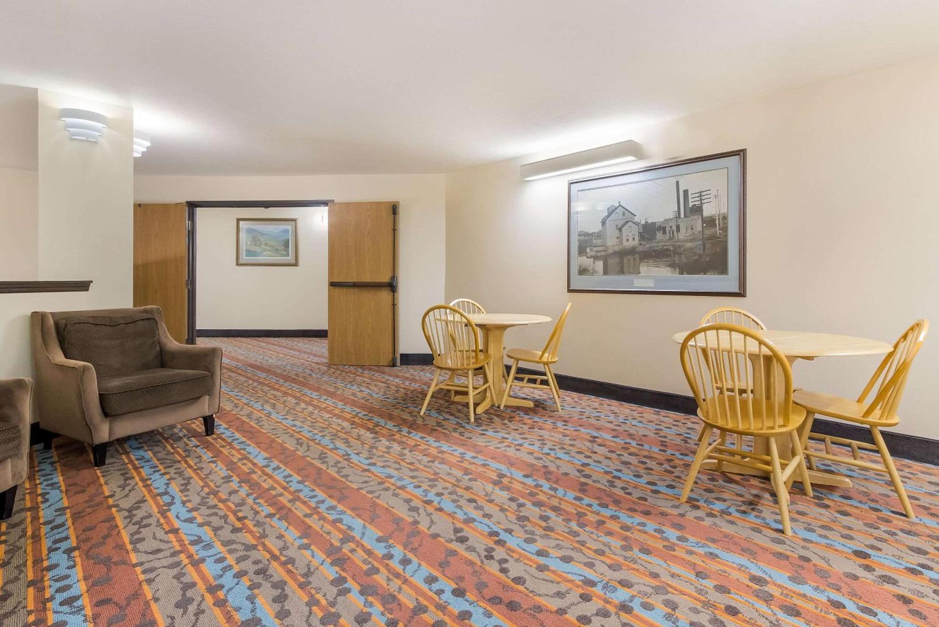 Sleep Inn Sioux Falls Airport photo 13