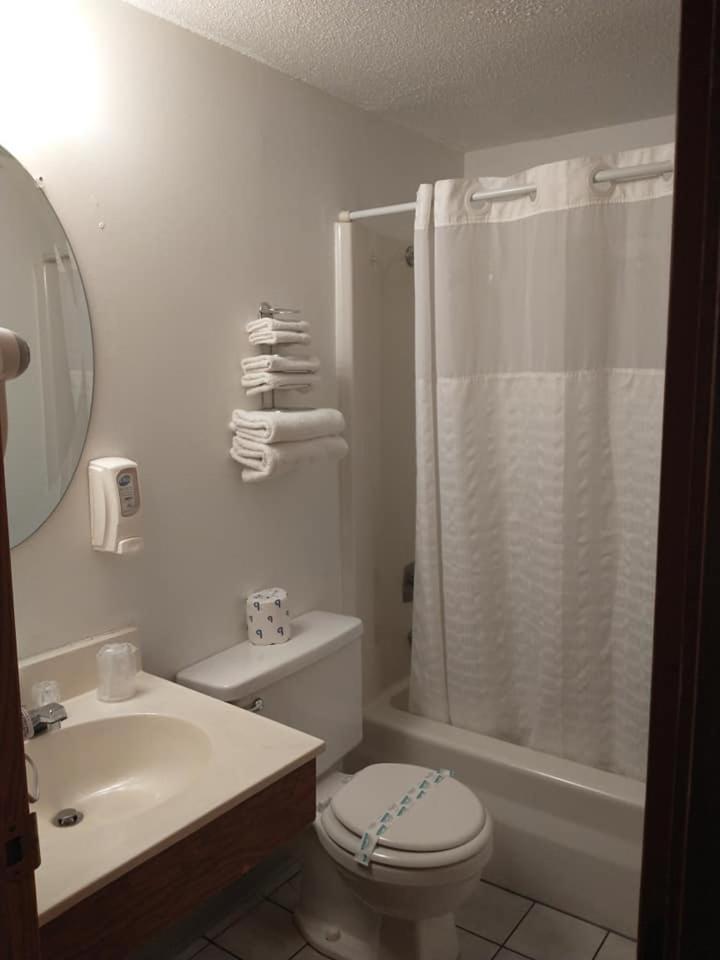 Sauk River Inn & Suites, a Travelodge by Wyndham photo 37
