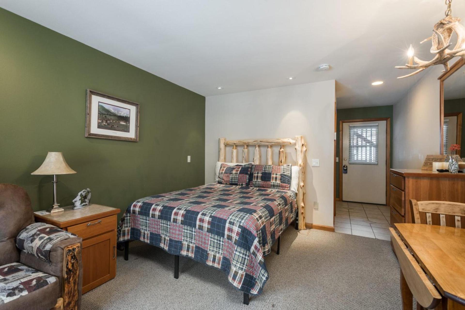 Ponderosa Lodge photo 37