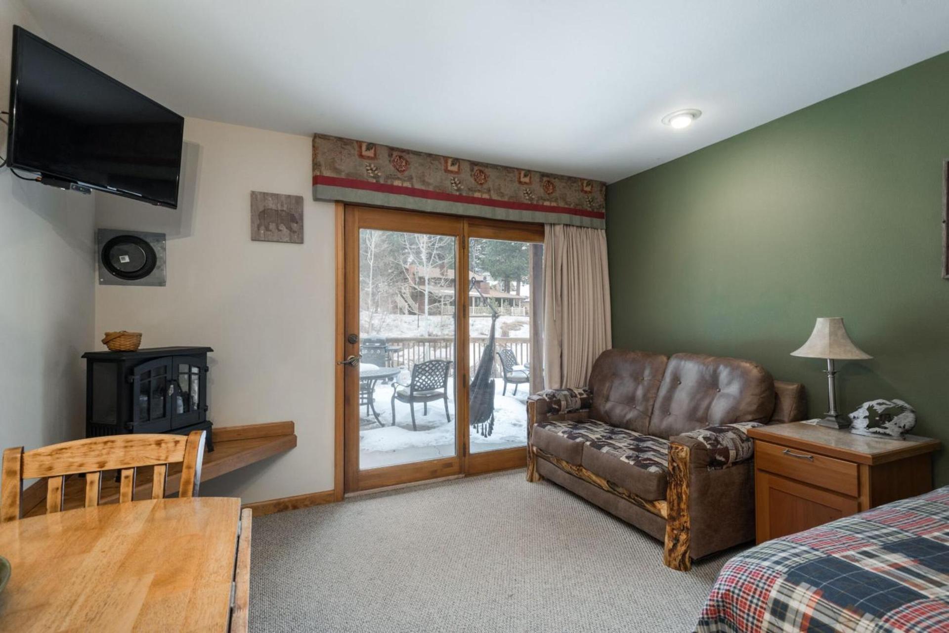 Ponderosa Lodge photo 38
