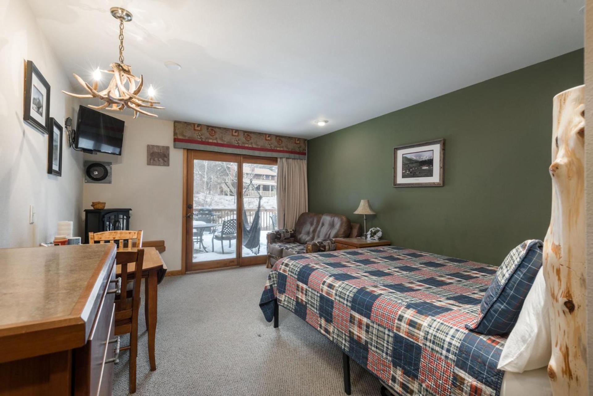Ponderosa Lodge photo 40