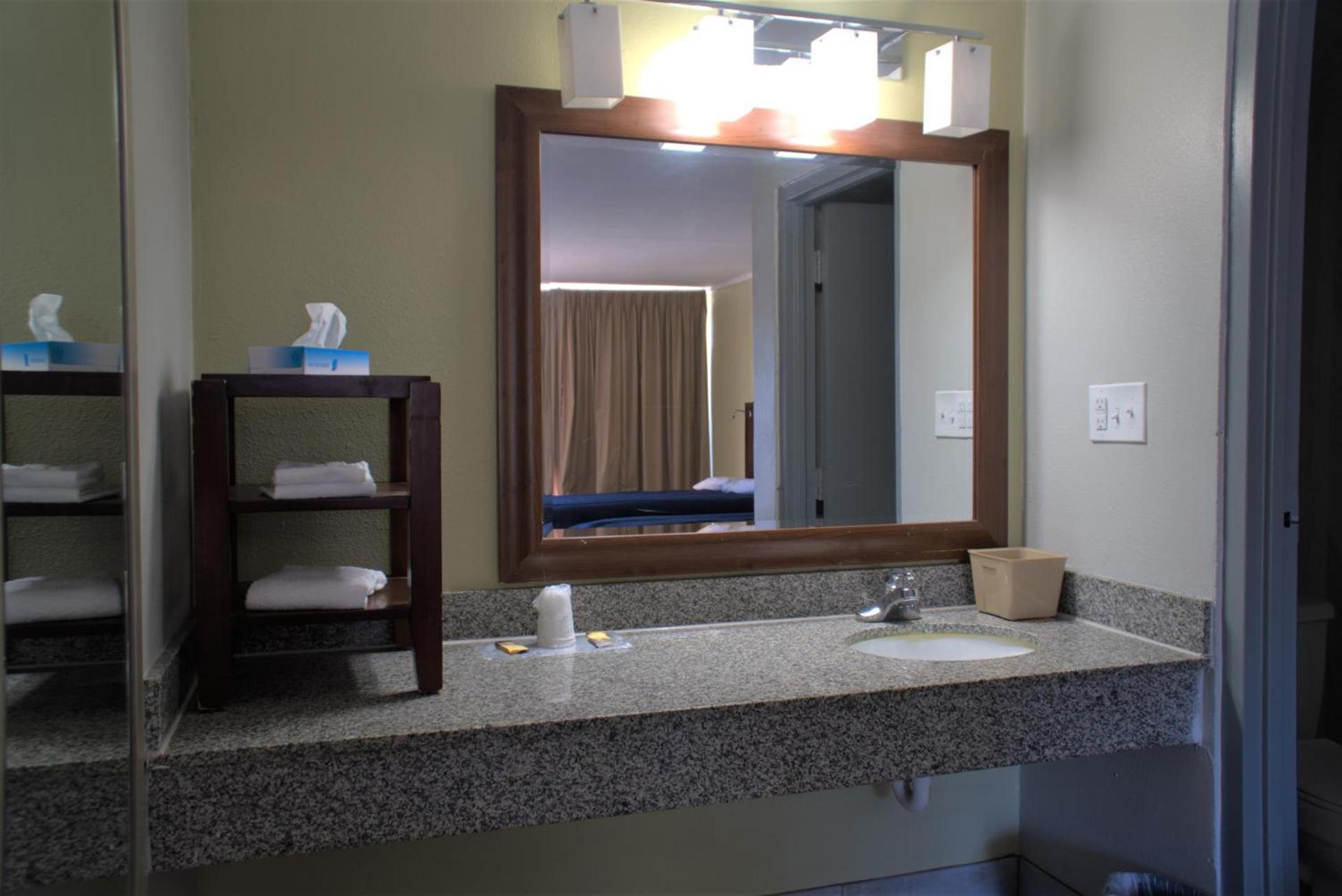 Eastern Shore Motel photo 2