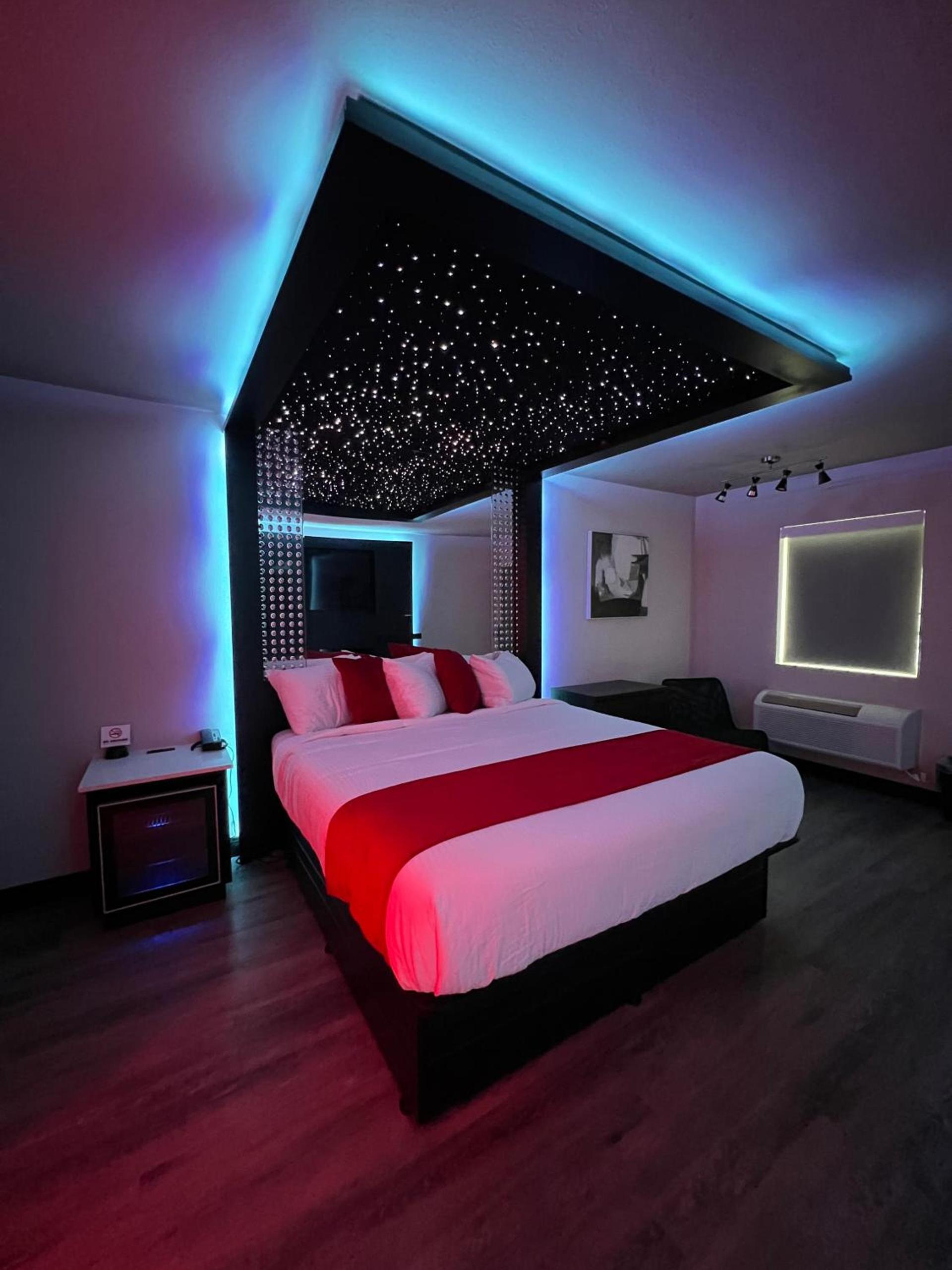 Imperial Suites, Adults Only photo 33
