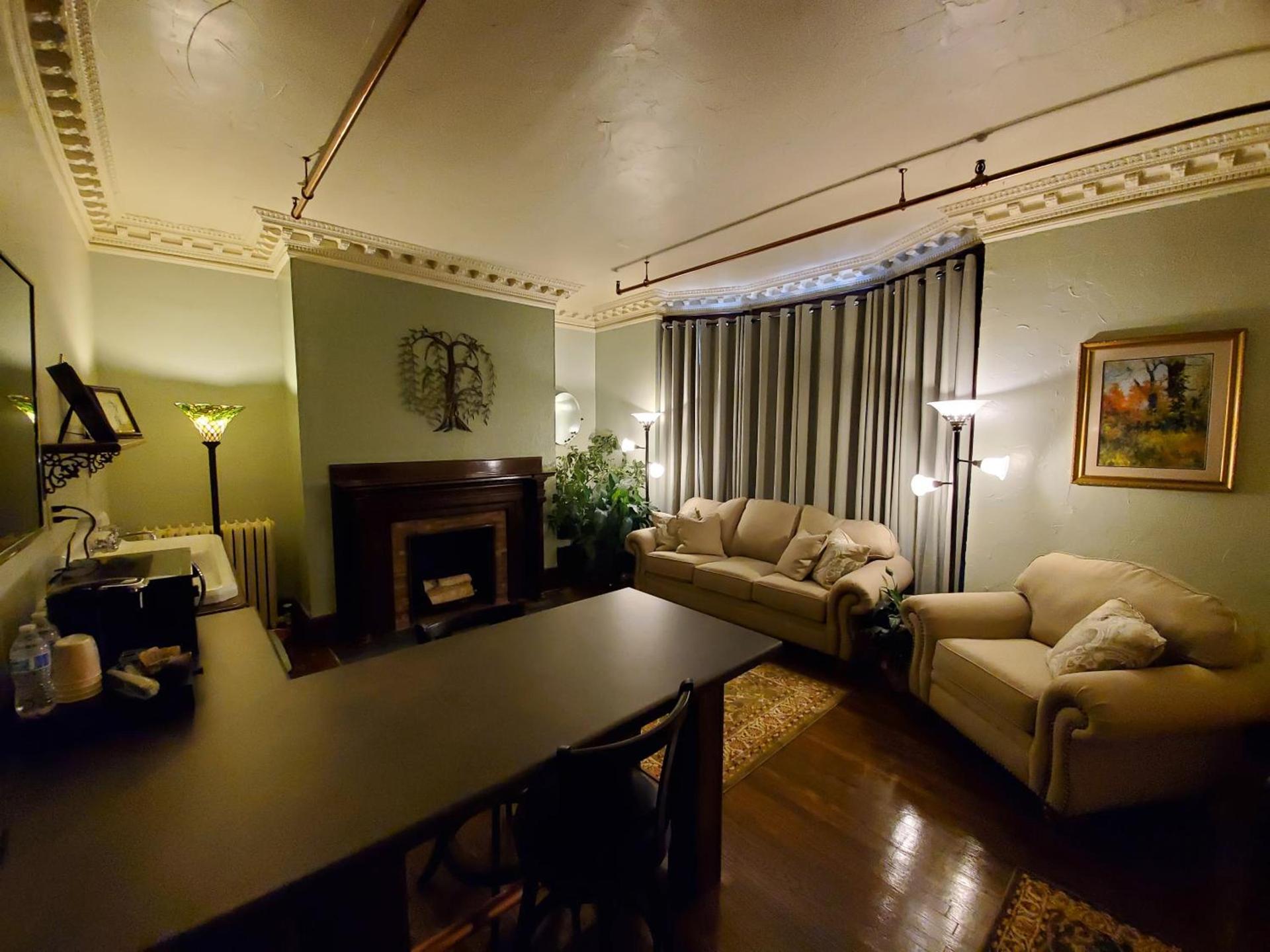 Daniell Manor photo 24