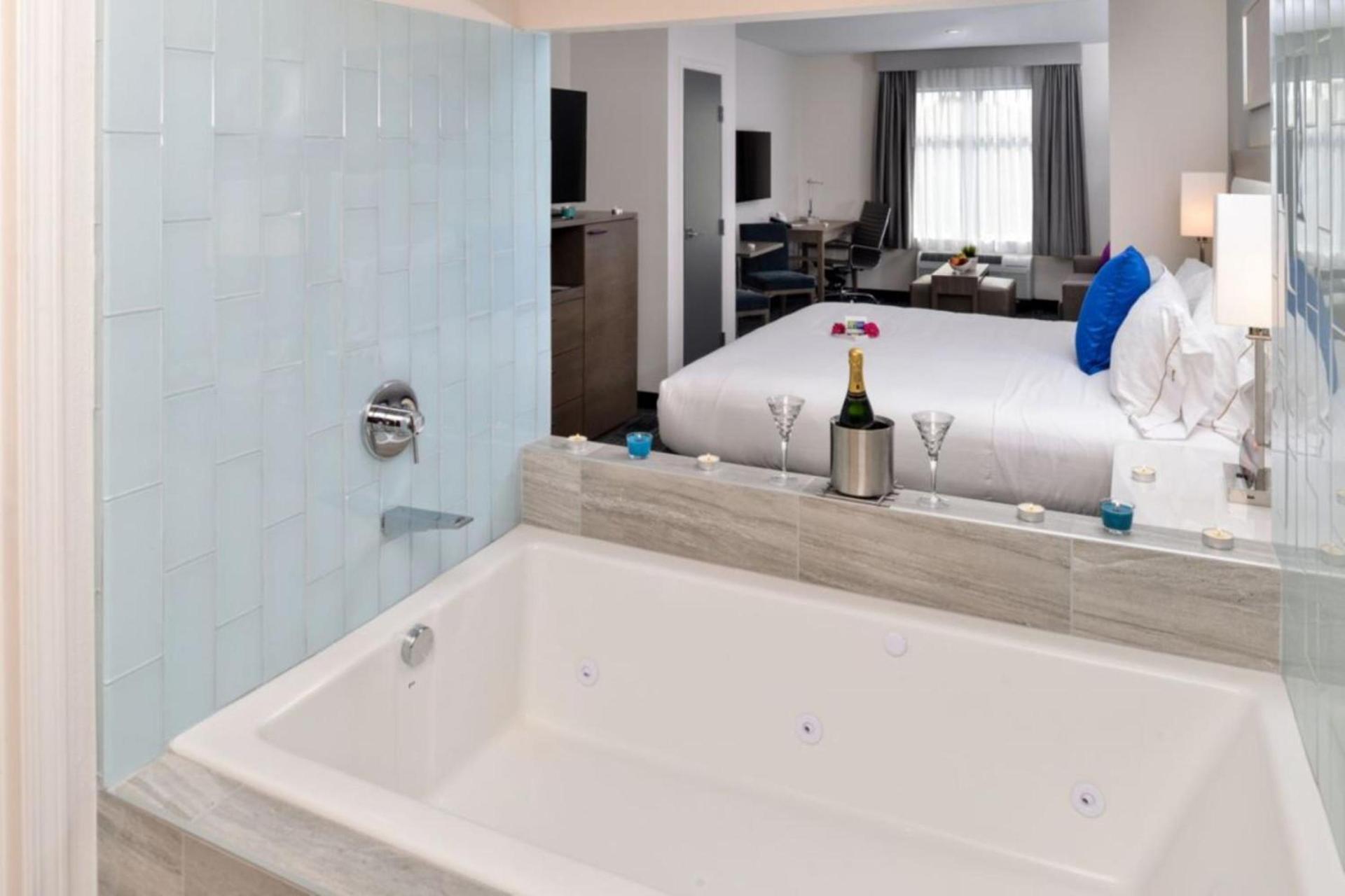Holiday Inn Express & Suites San Diego - Mission Valley by IHG photo 2