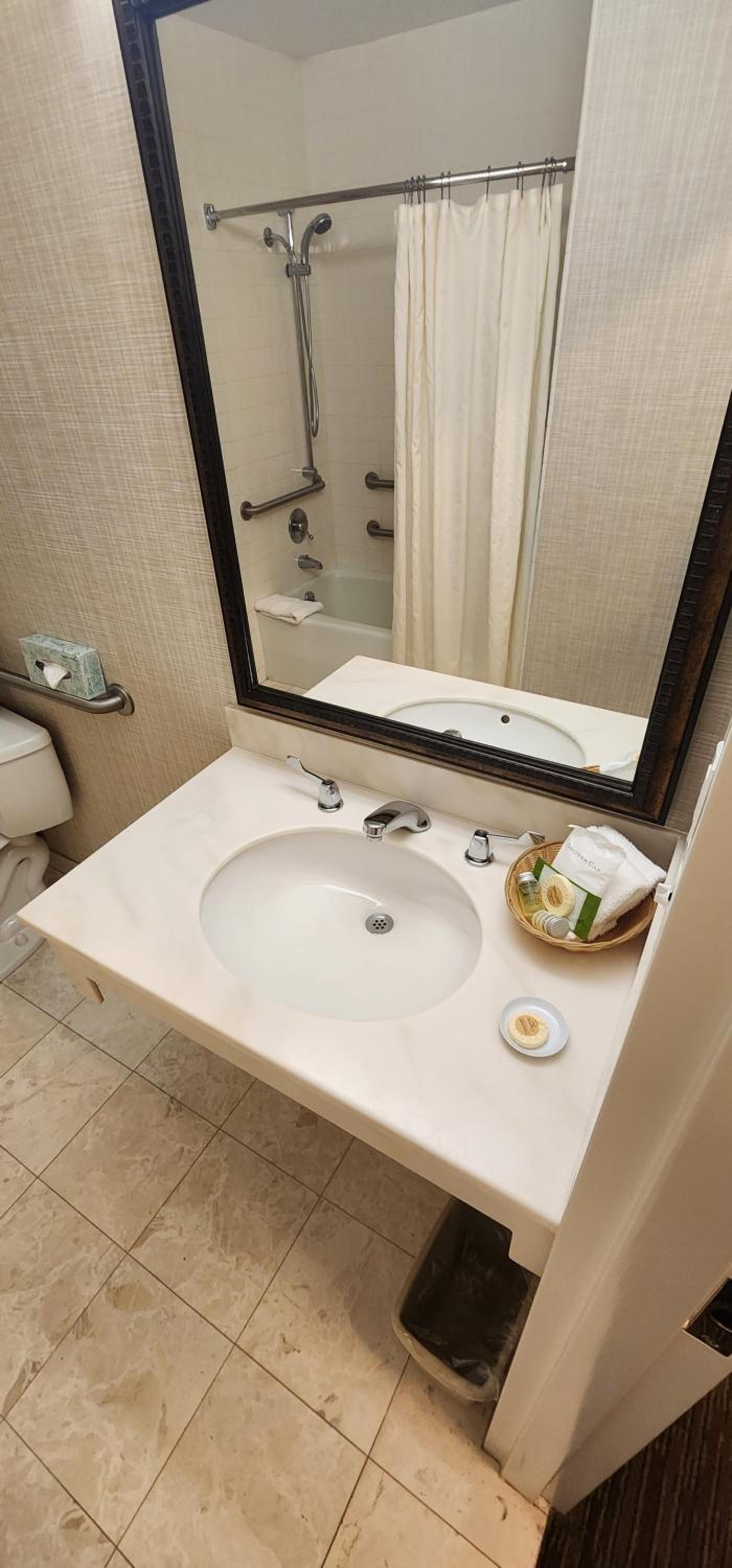 Chelsea Inn photo 30