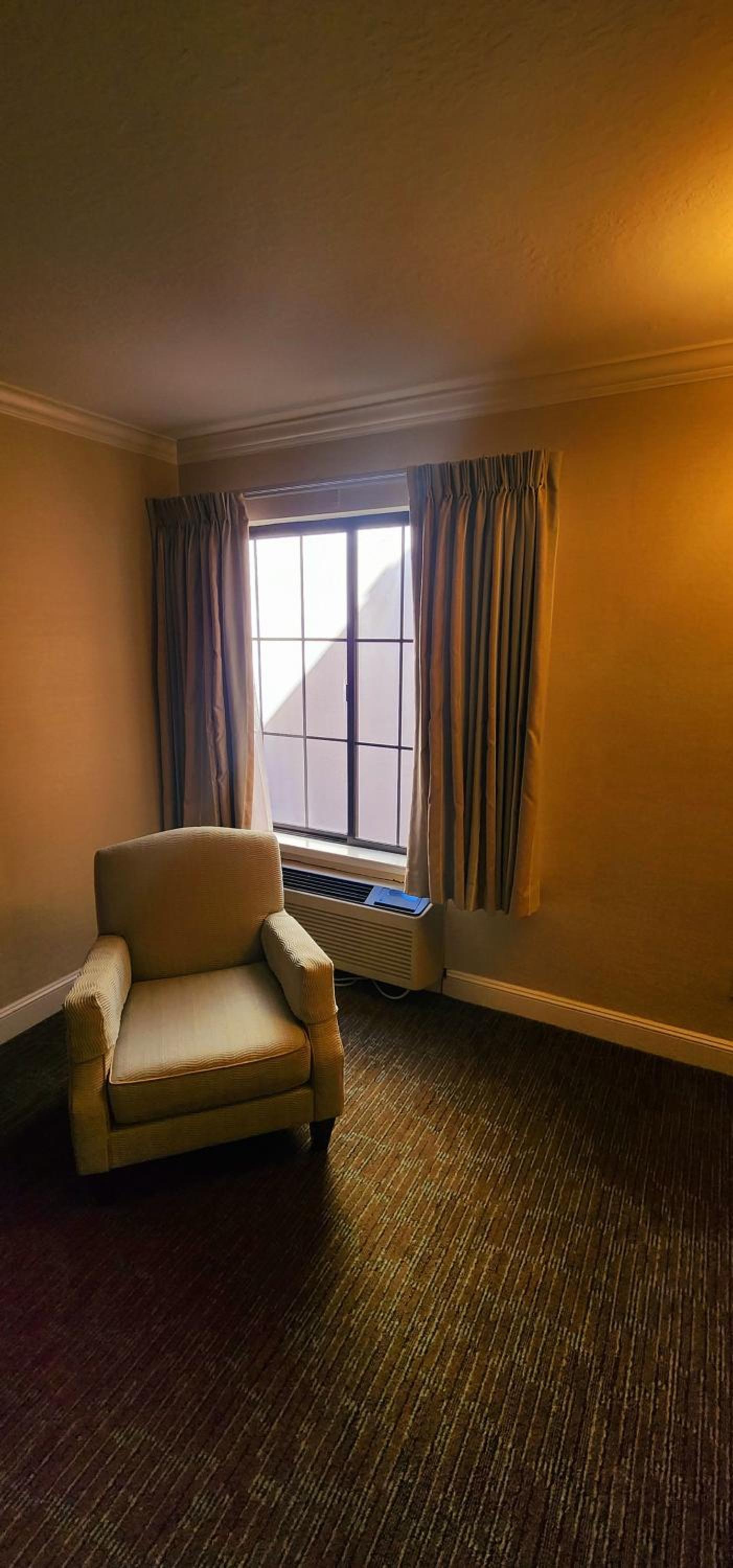 Chelsea Inn photo 26