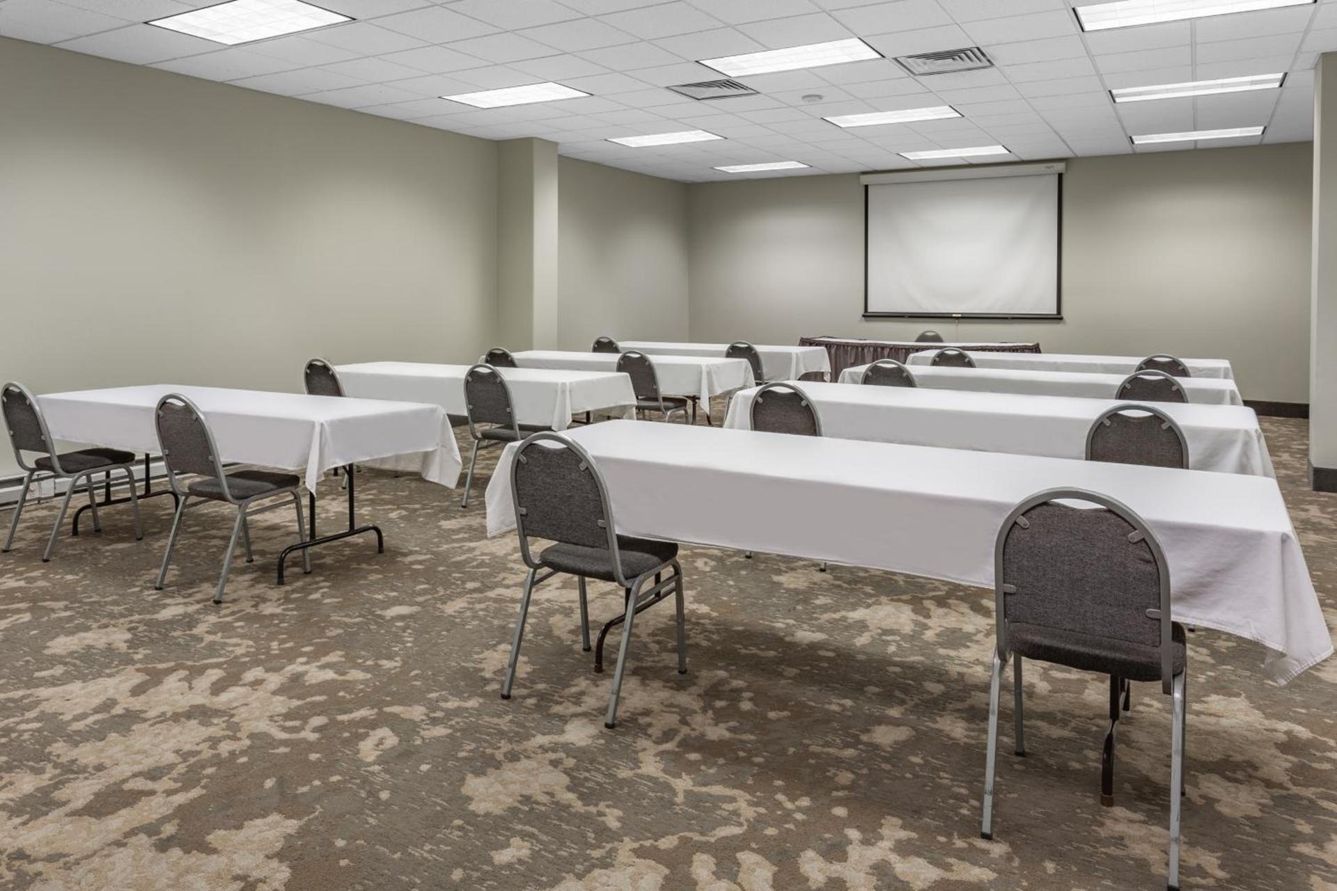 Holiday Inn Rockford I-90&Rt 20 State St by IHG photo 11