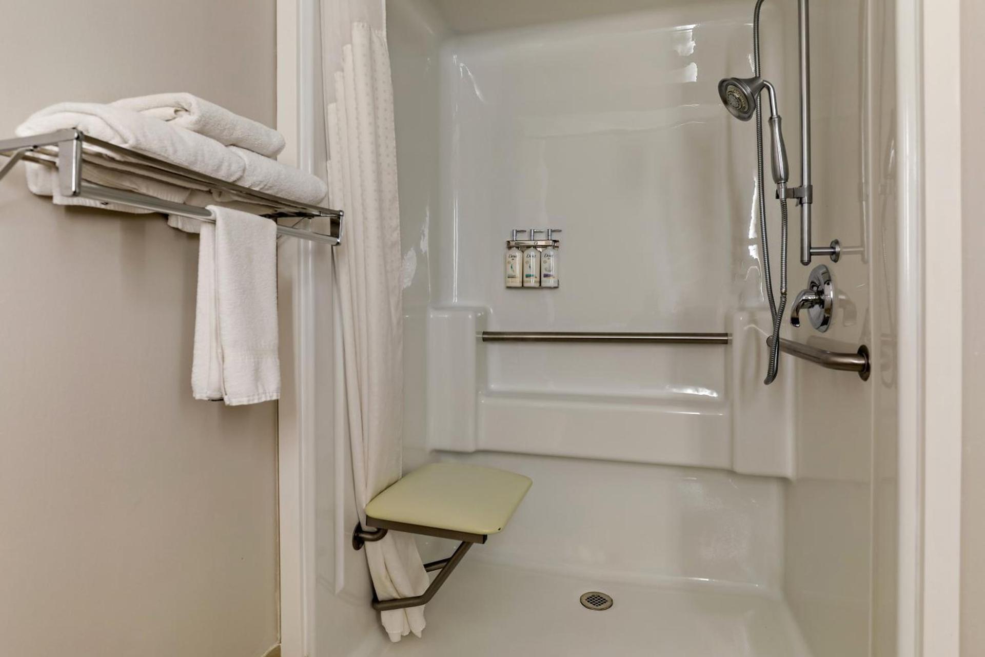Holiday Inn Express Campbellsville by IHG photo 43