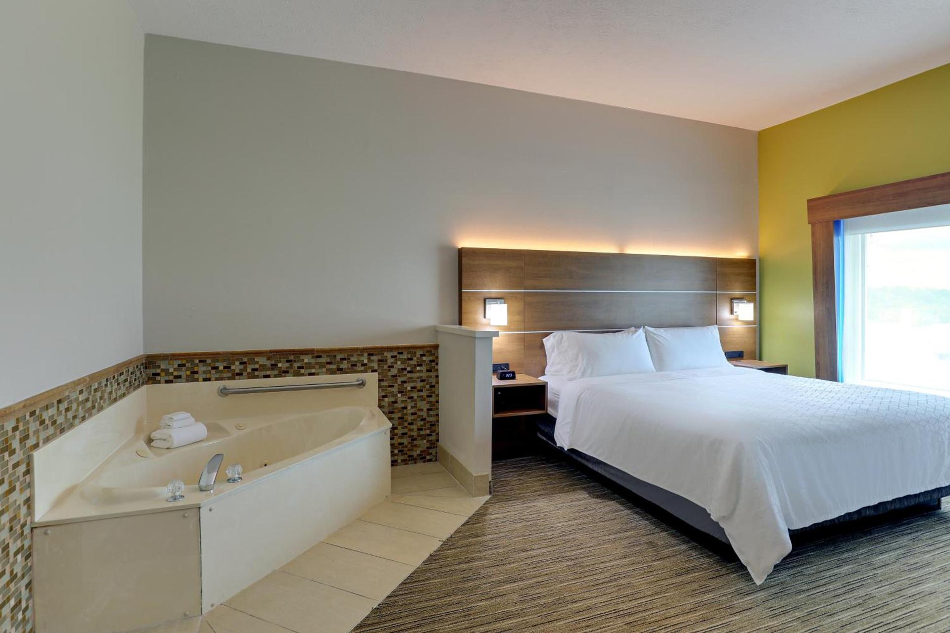 Holiday Inn Express Campbellsville by IHG photo 5