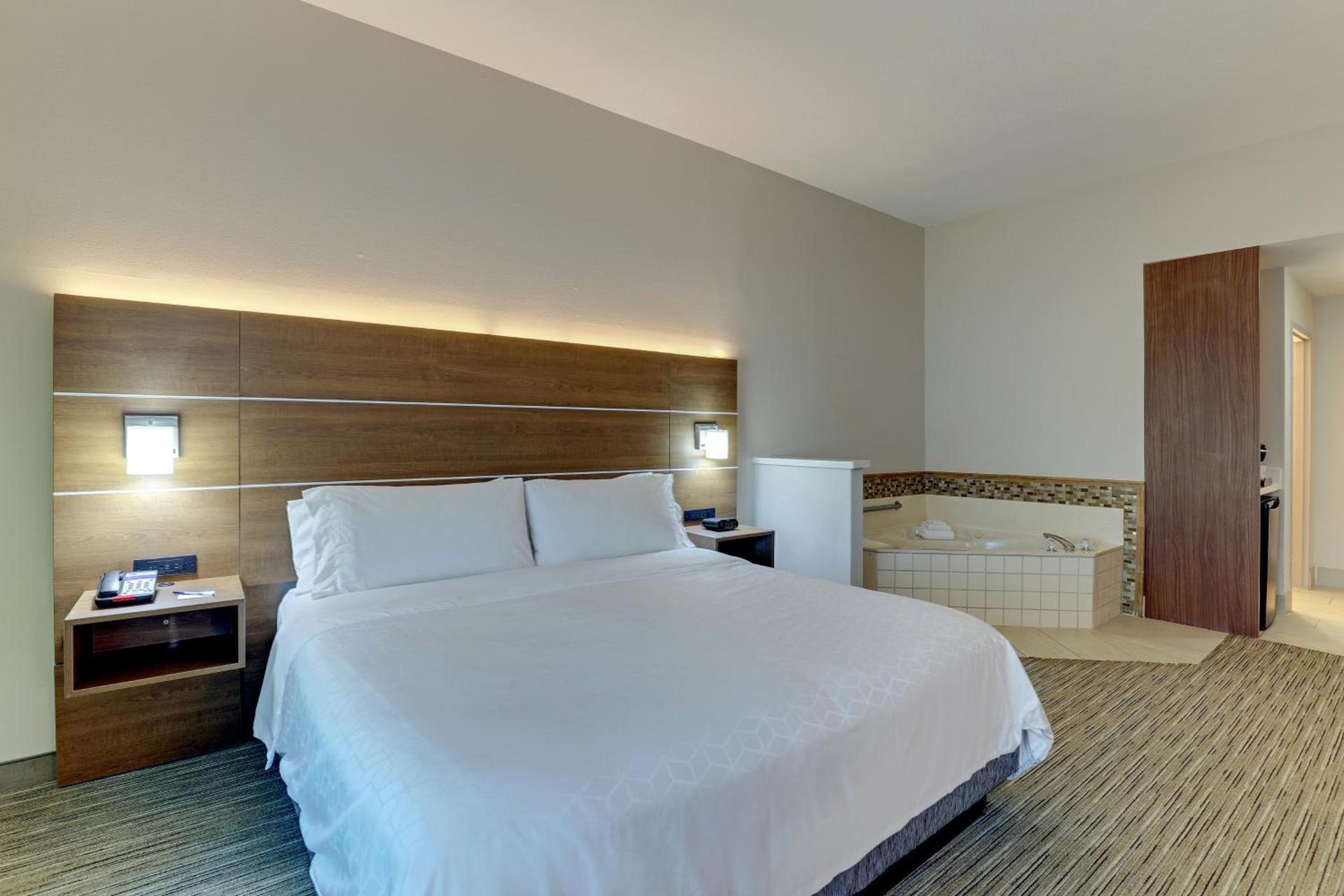 Holiday Inn Express Campbellsville by IHG photo 6
