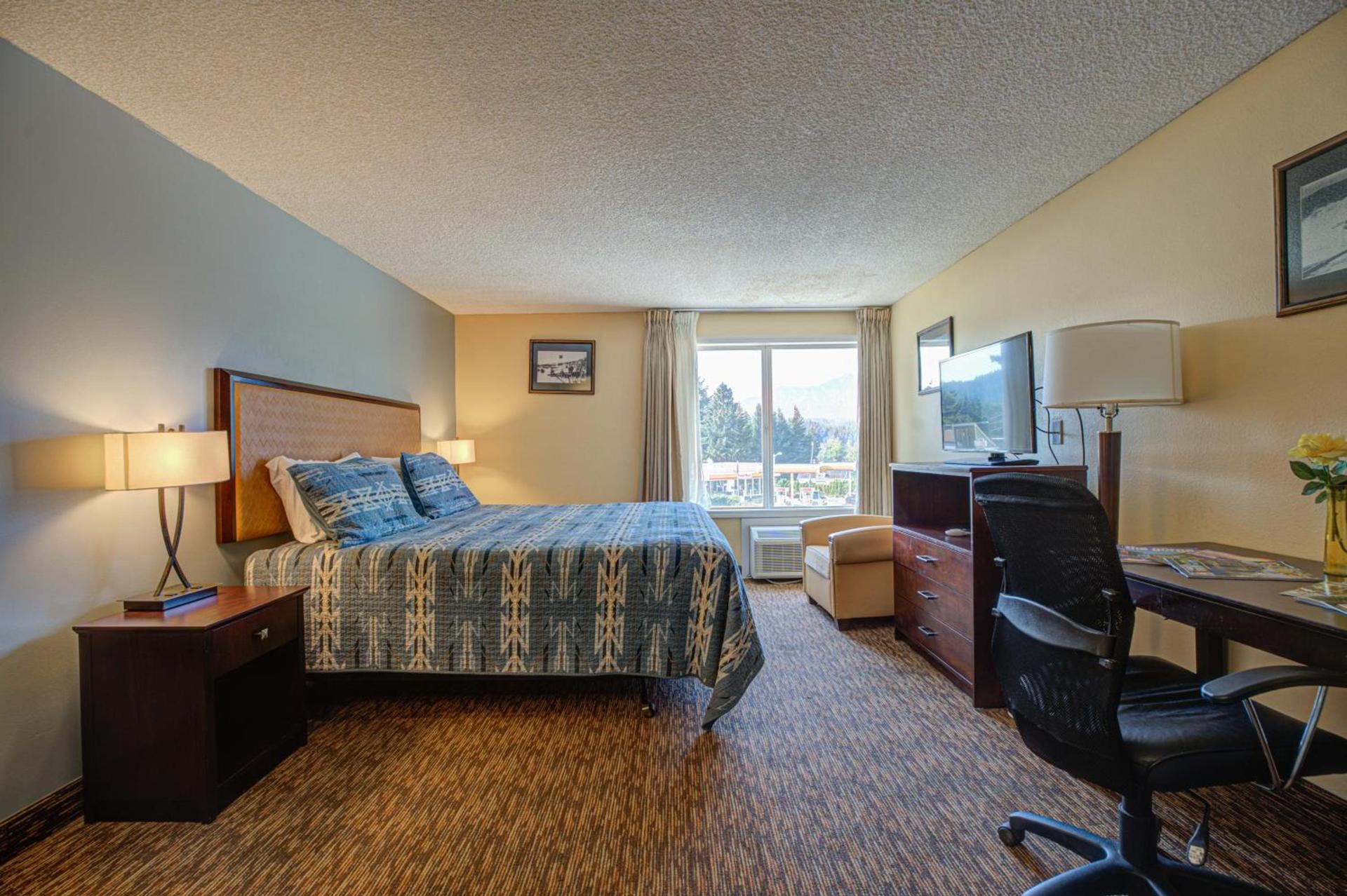 Columbia Gorge Inn photo 9