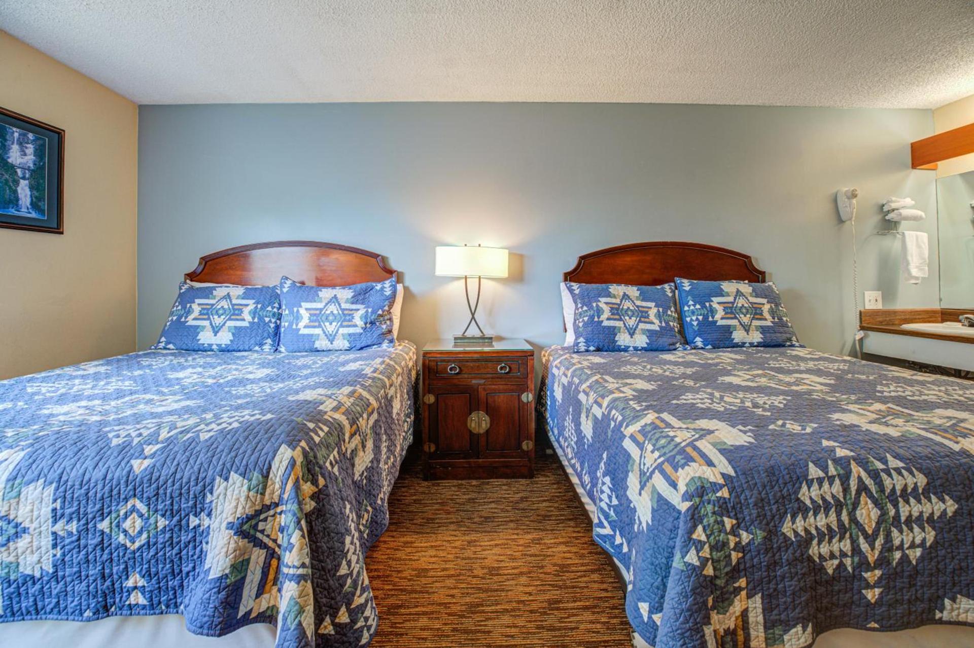 Columbia Gorge Inn photo 11