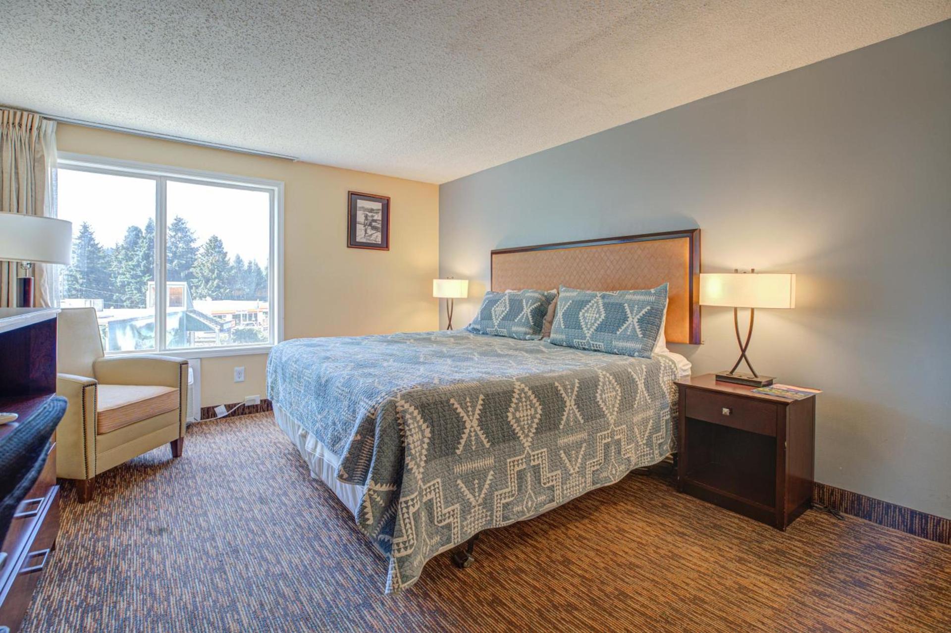 Columbia Gorge Inn photo 13