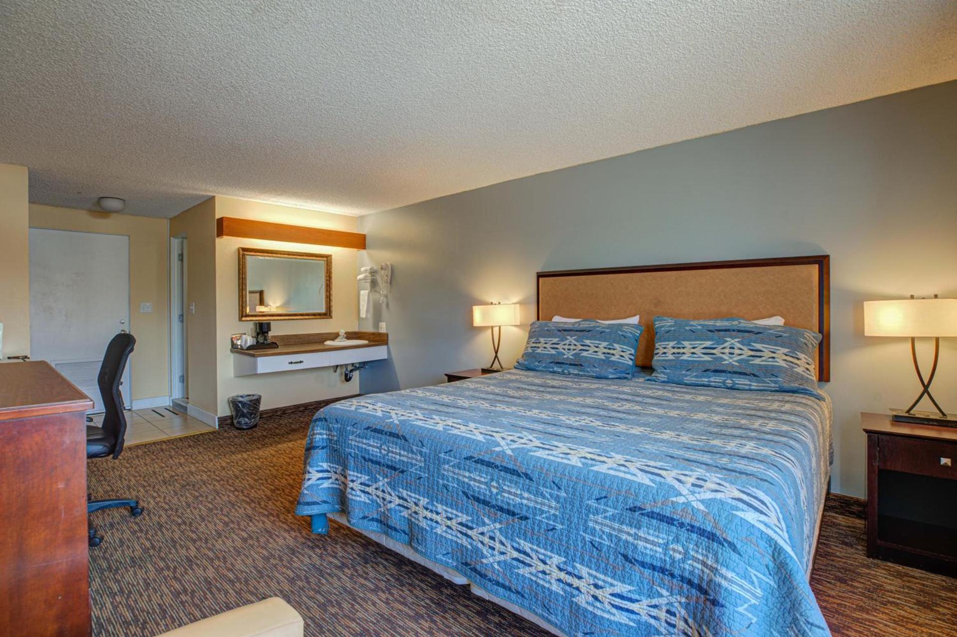 Columbia Gorge Inn photo 14