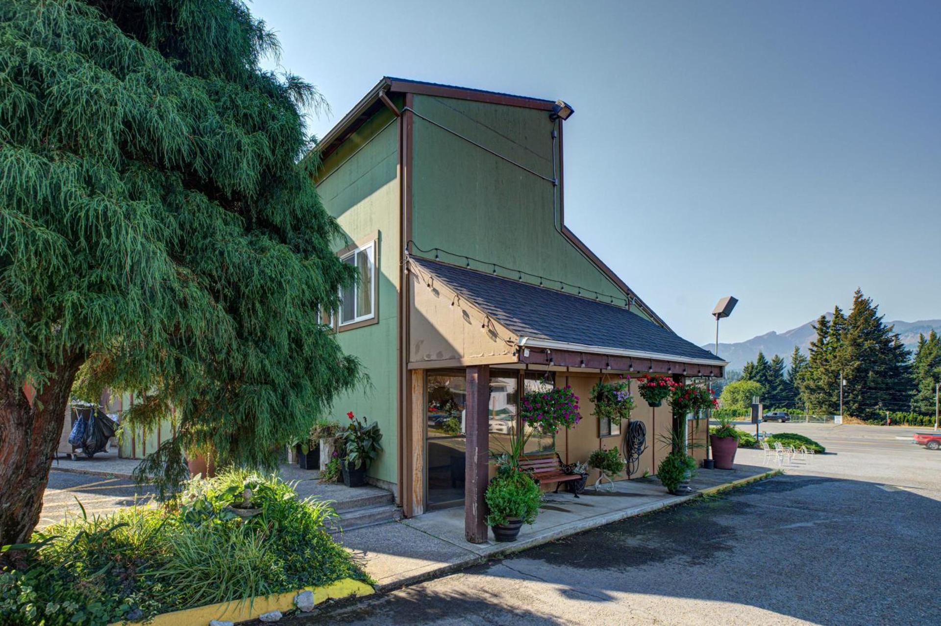 Columbia Gorge Inn photo 18