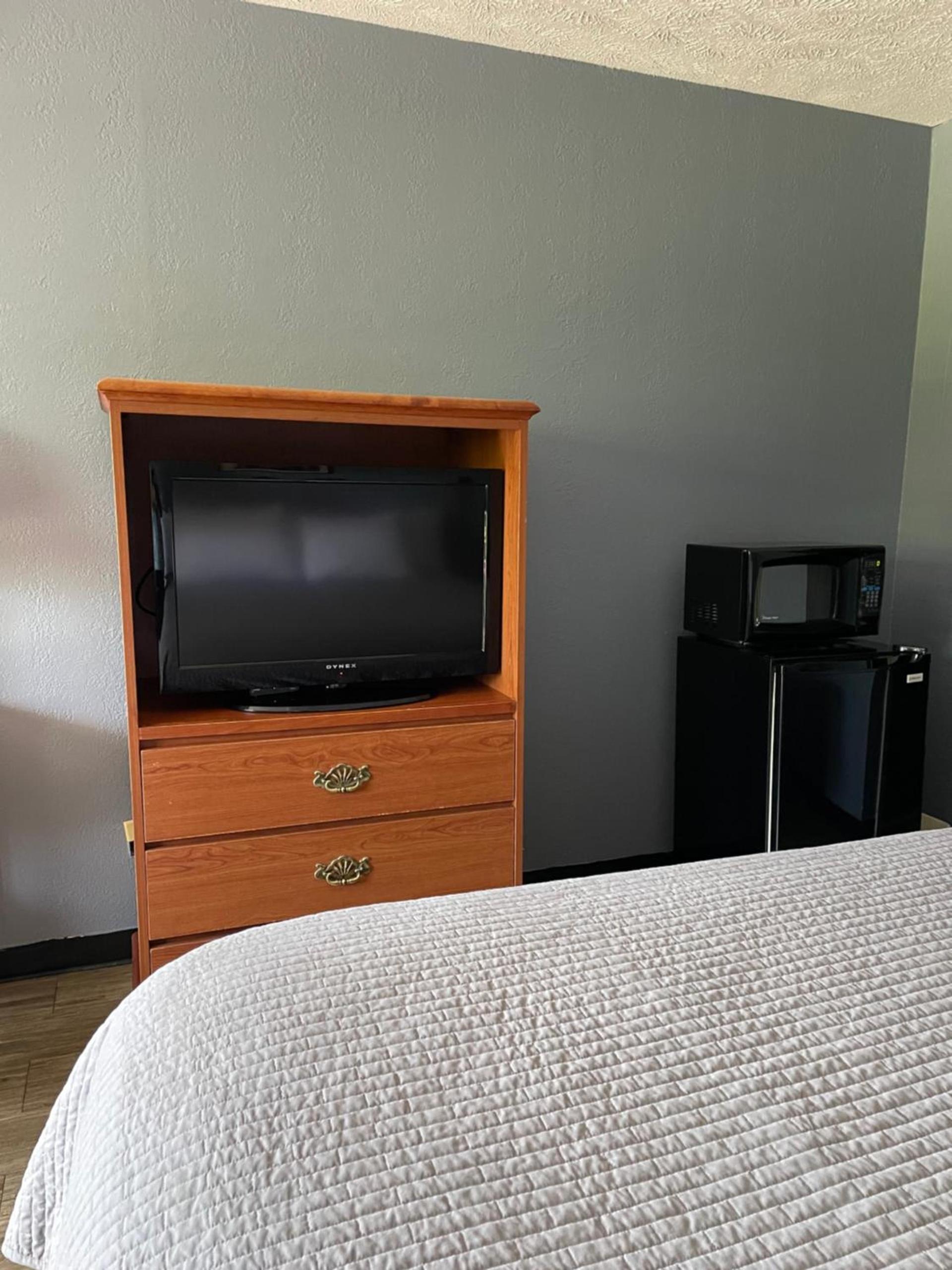 Deerfield Inn photo 2