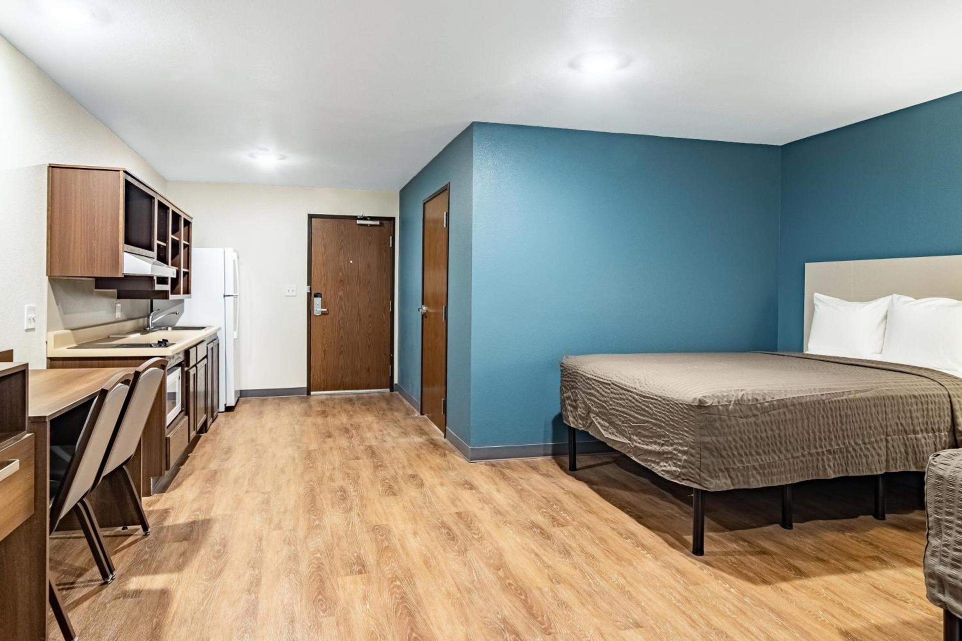 WoodSpring Suites Toledo Maumee photo 22