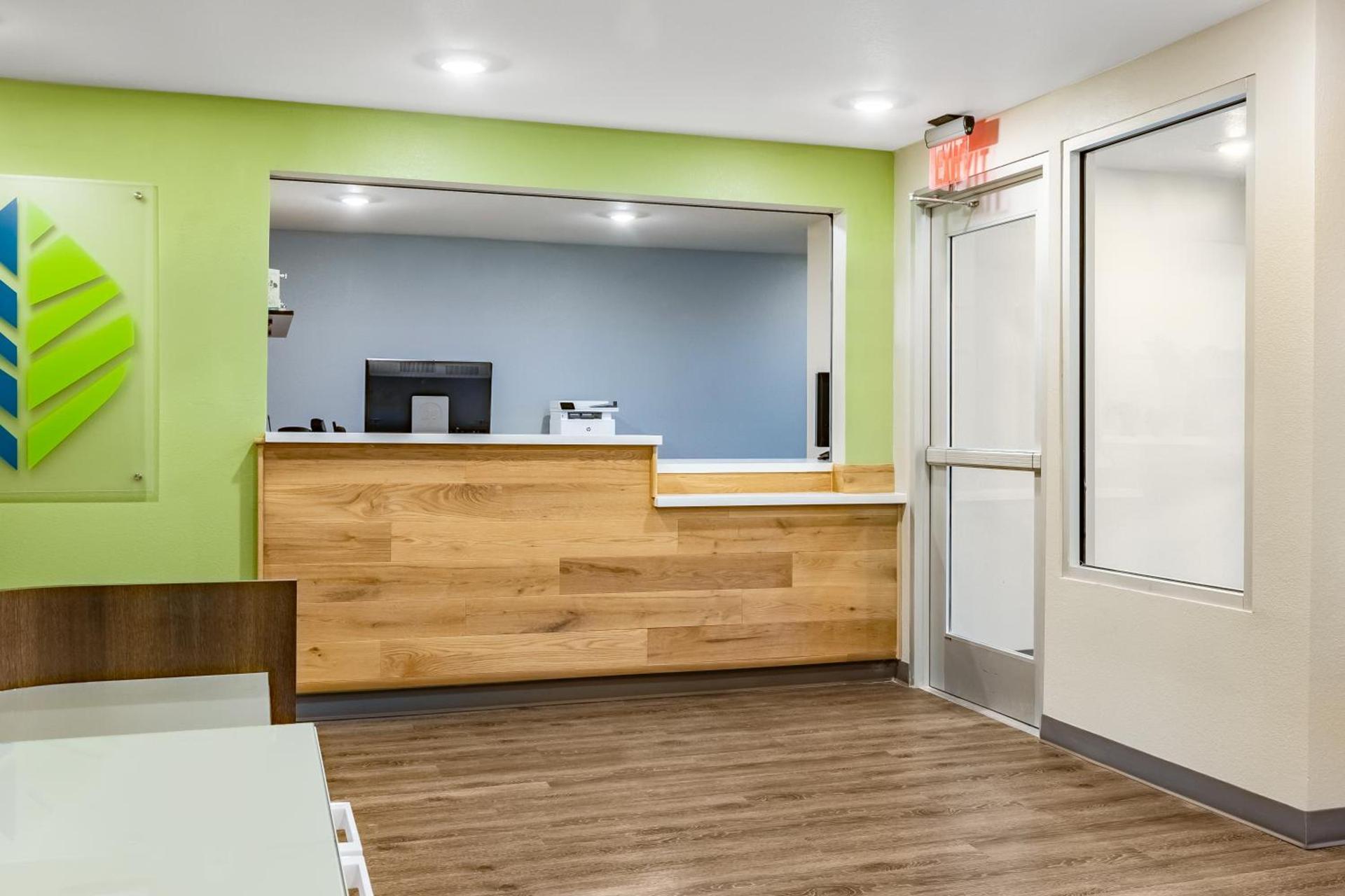 WoodSpring Suites Toledo Maumee photo 21