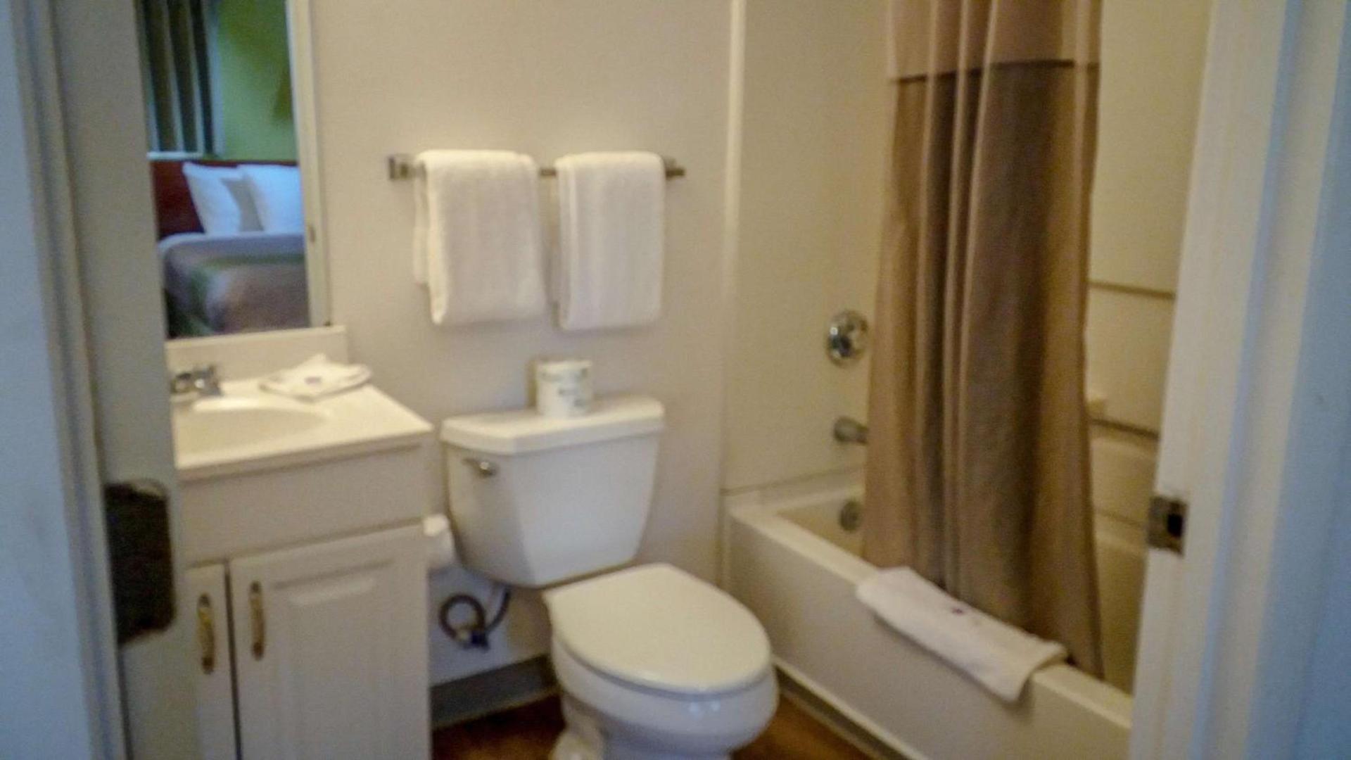 Motel 6-Greensboro, NC - I-40 photo 14