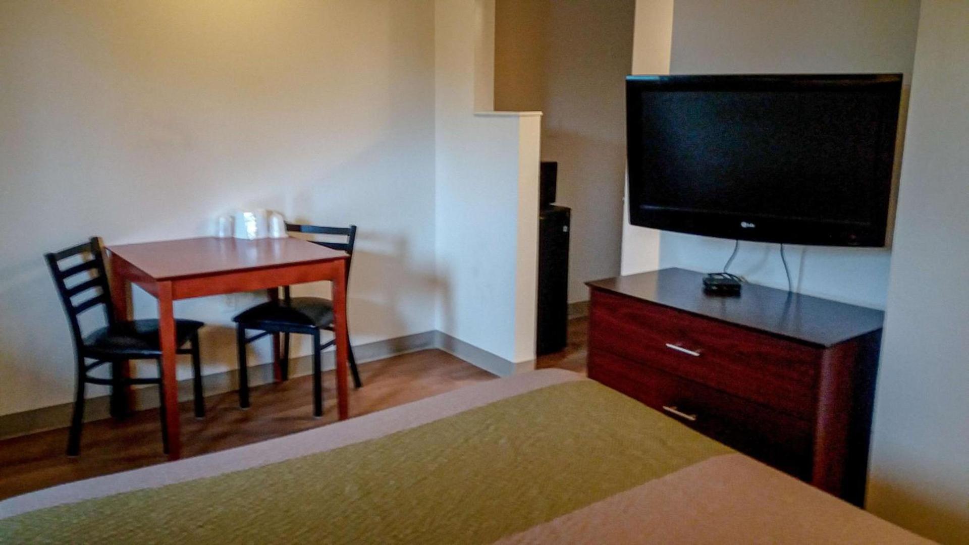 Motel 6-Greensboro, NC - I-40 photo 5