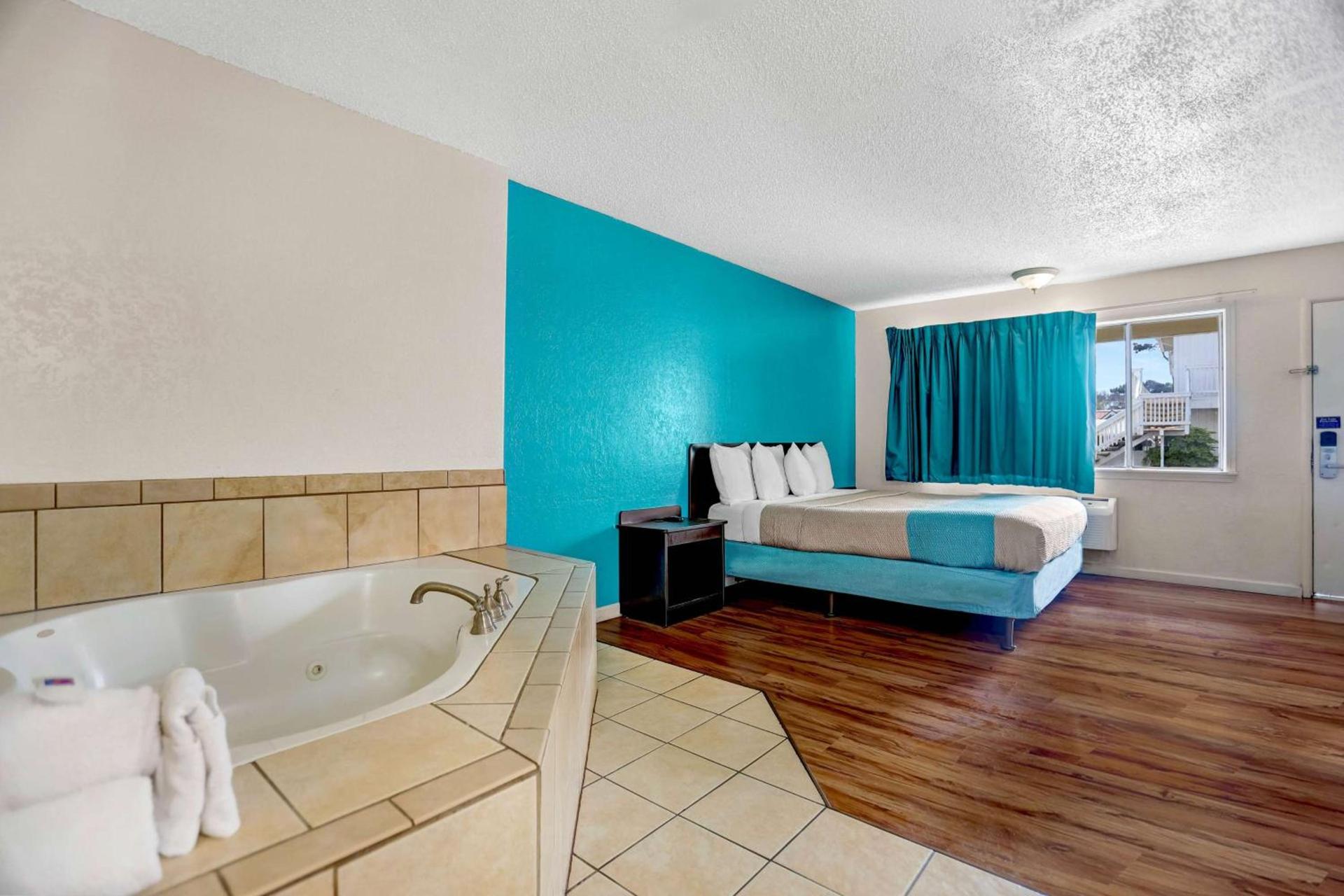Motel 6 Fort Bragg, CA photo 7